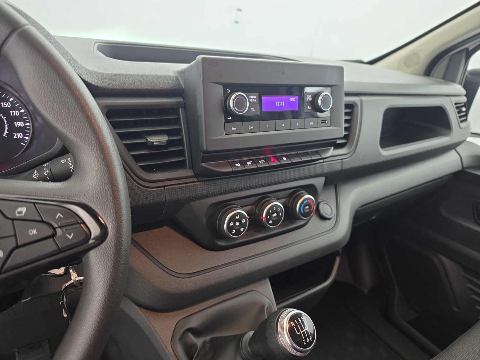 Vente en ligne Renault Trafic 3 Fourgon TRAFIC FGN L1H1 3000 KG BLUE DCI 130 au prix de 22 490 €