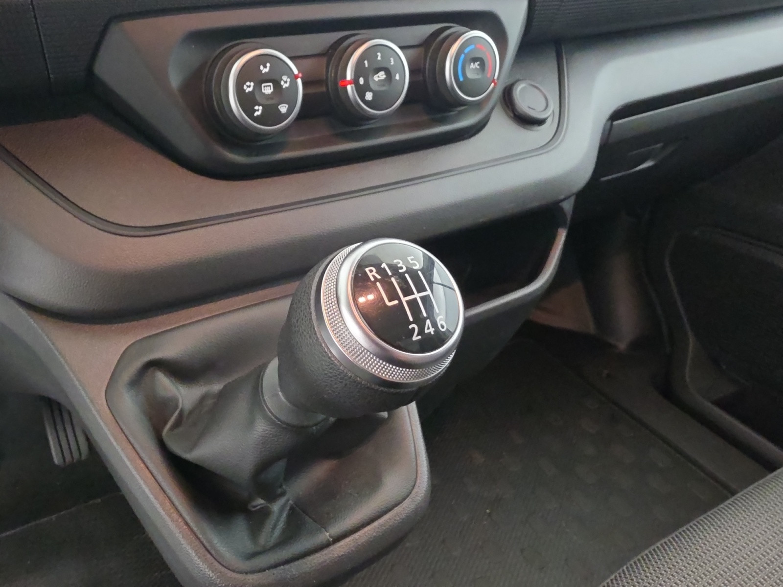 Vente en ligne Renault Trafic 3 Fourgon TRAFIC FGN L1H1 3000 KG BLUE DCI 130 au prix de 22 490 €