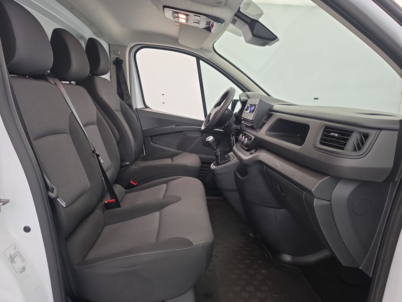 Vente en ligne Renault Trafic 3 Fourgon TRAFIC FGN L1H1 3000 KG BLUE DCI 130 au prix de 22 490 €