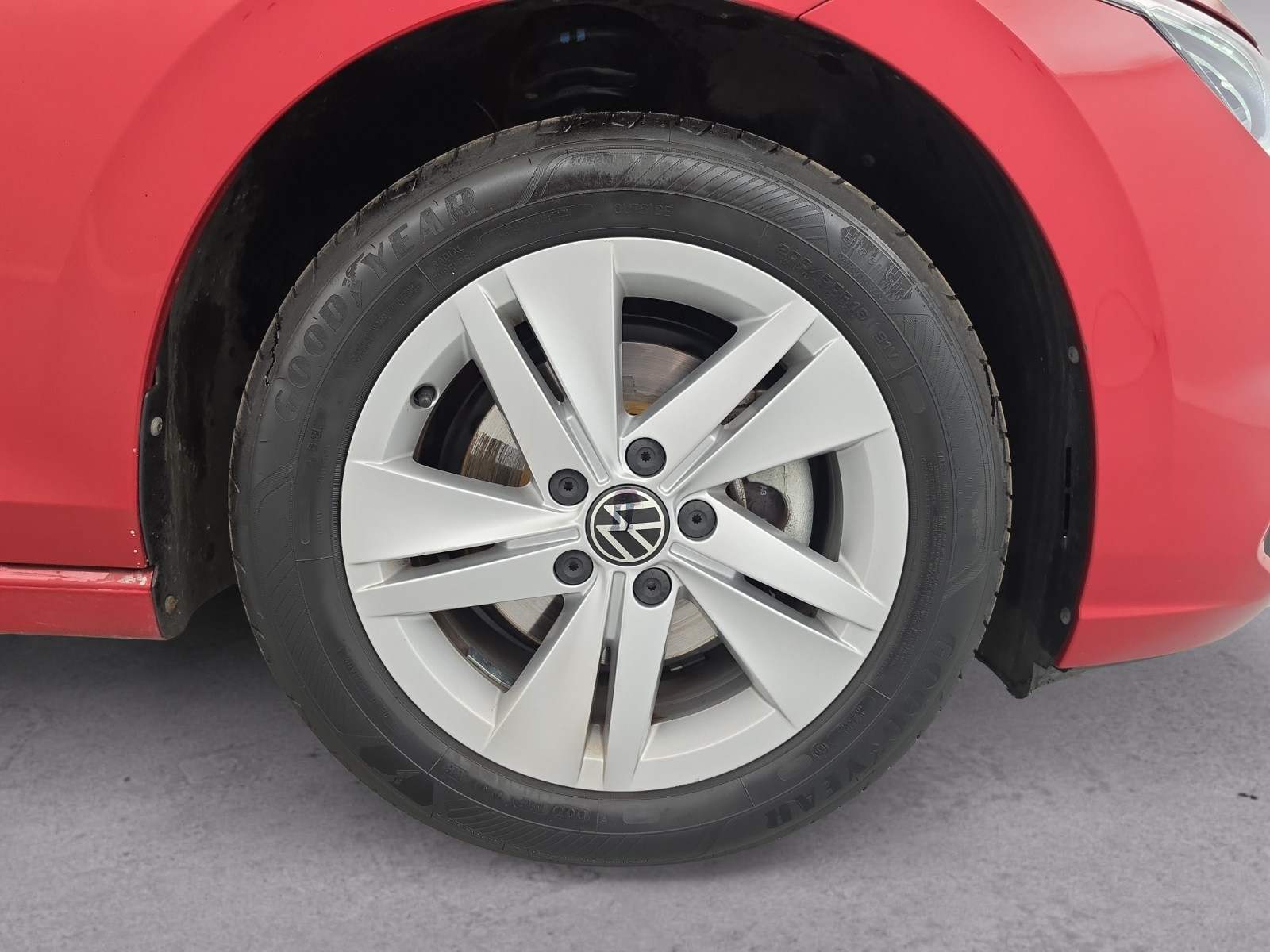 Vente en ligne Volkswagen Golf SW  1.5 eTSI OPF 130 DSG7 au prix de 23 900 €
