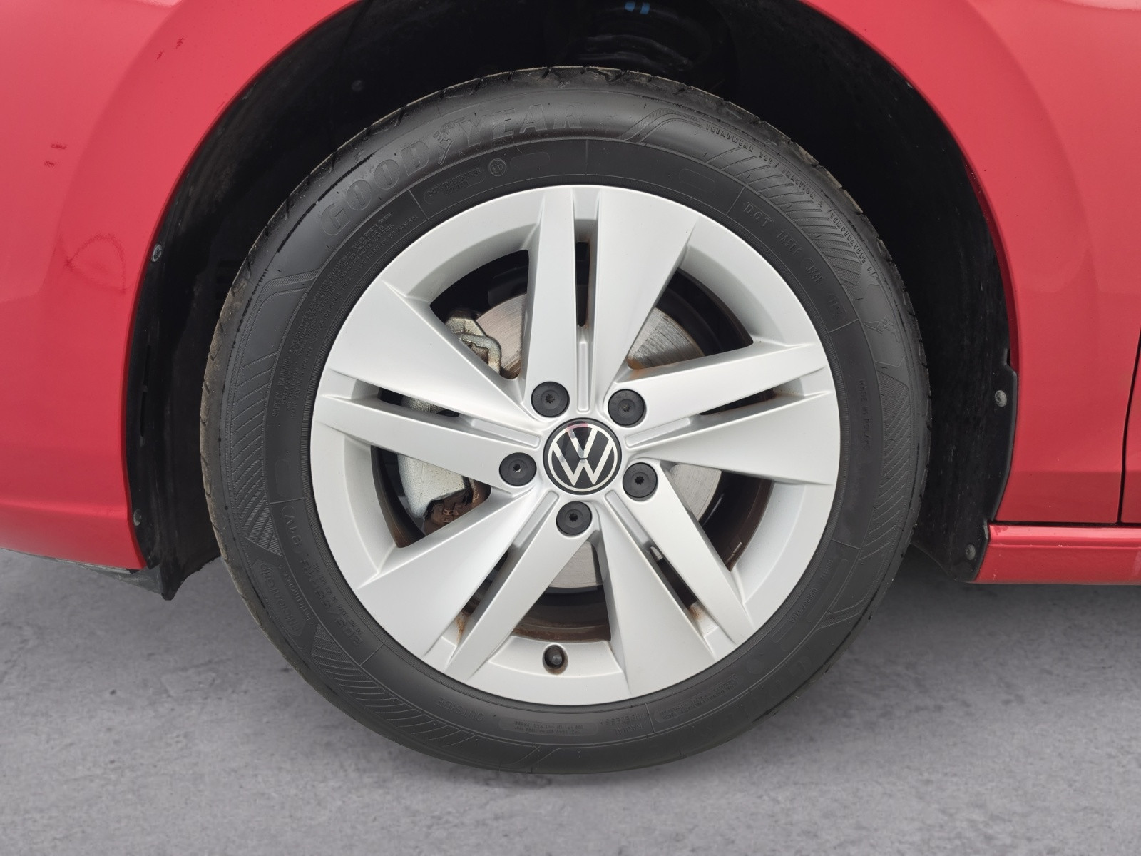Vente en ligne Volkswagen Golf SW  1.5 eTSI OPF 130 DSG7 au prix de 23 900 €