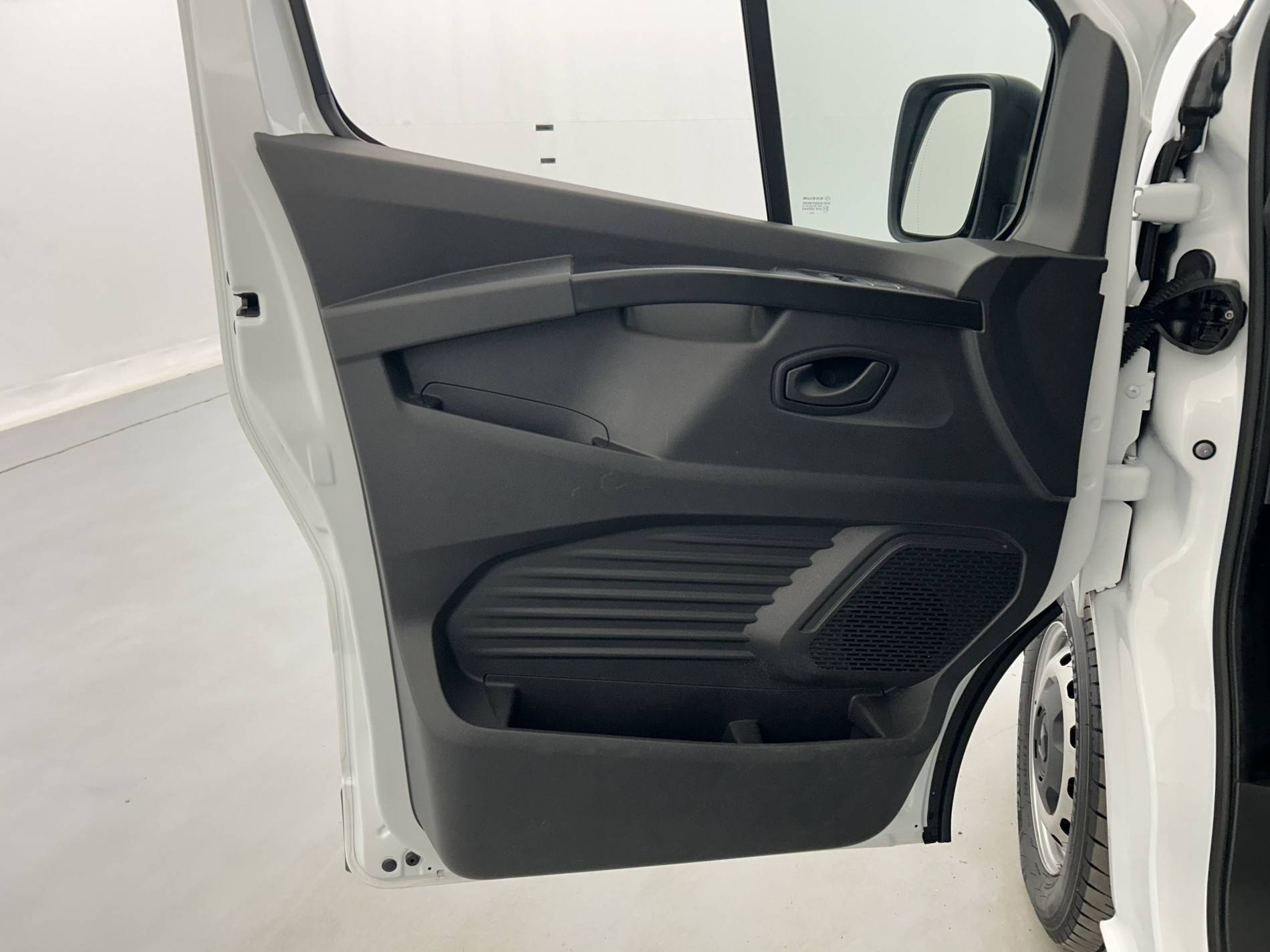 Vente en ligne Renault Trafic 3 Fourgon TRAFIC FG BLUE DCI 130 L1H1 3T GSR2 au prix de 20 990 €
