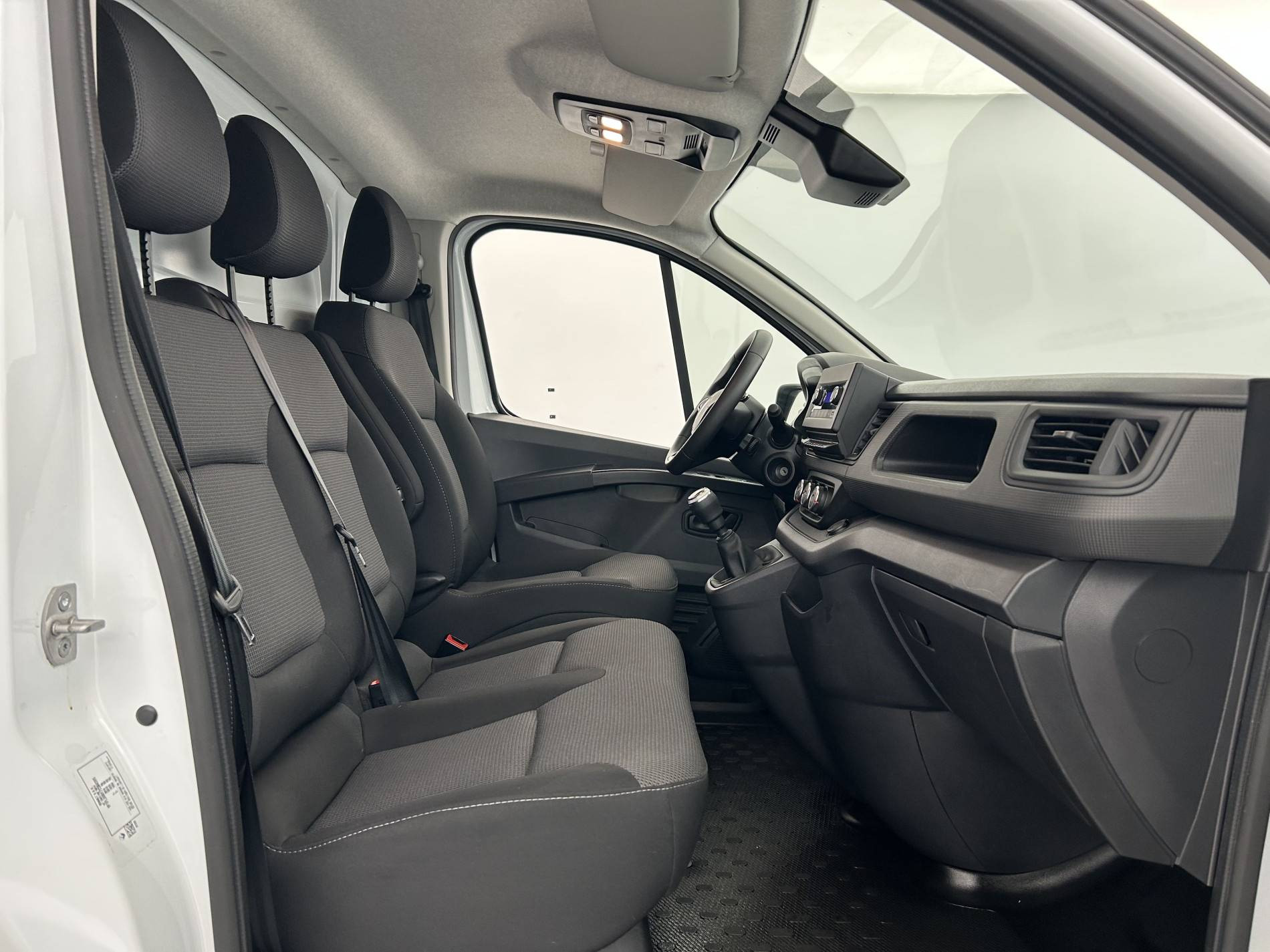 Vente en ligne Renault Trafic 3 Fourgon TRAFIC FG BLUE DCI 130 L1H1 3T GSR2 au prix de 20 990 €