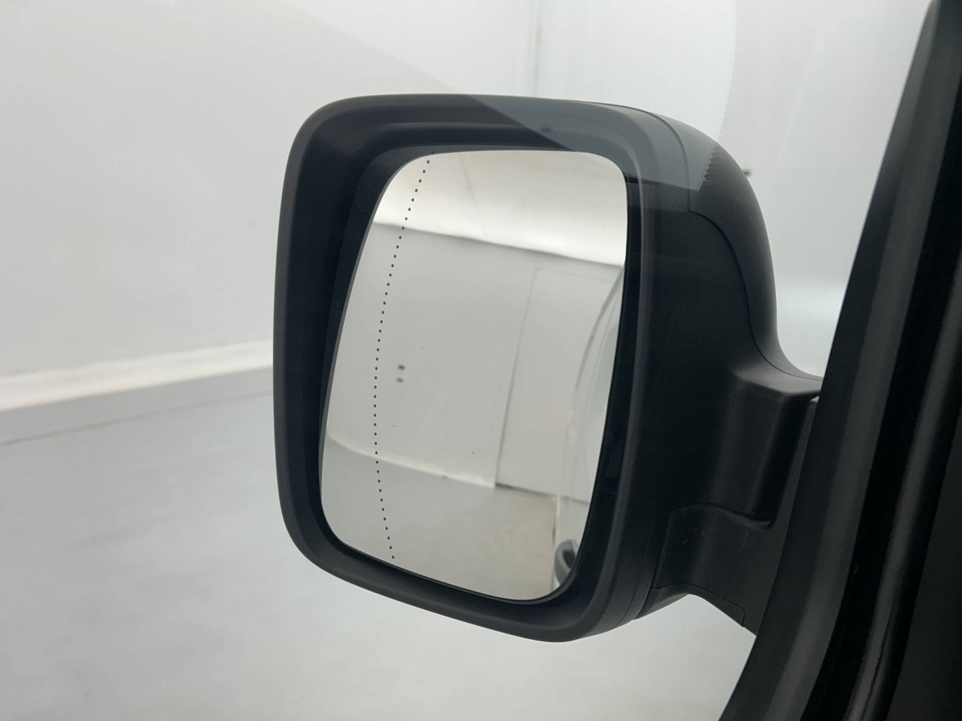 Vente en ligne Renault Trafic 3 Fourgon TRAFIC FG BLUE DCI 130 L1H1 3T GSR2 au prix de 20 990 €