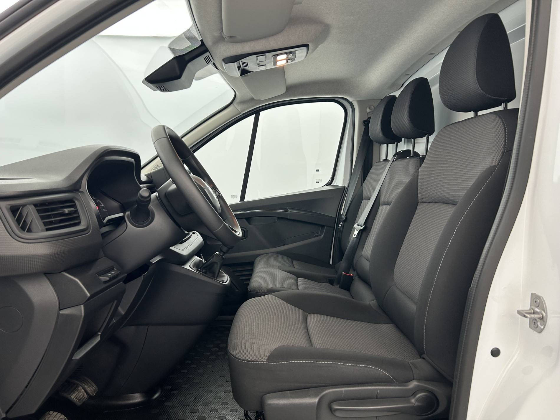 Vente en ligne Renault Trafic 3 Fourgon TRAFIC FG BLUE DCI 130 L1H1 3T GSR2 au prix de 20 990 €