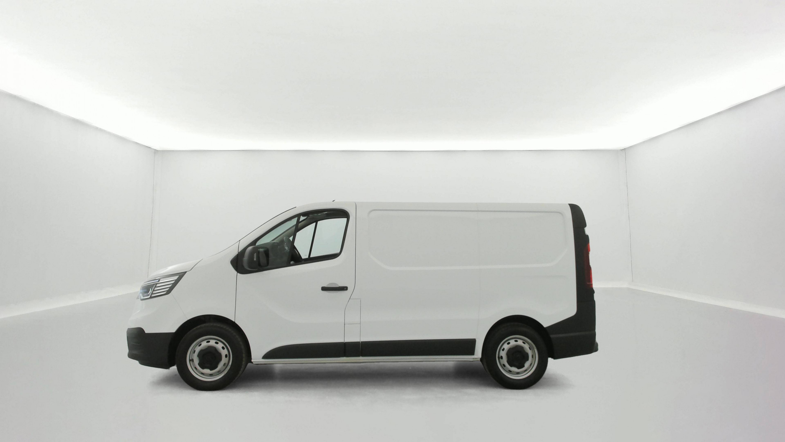 Vente en ligne Renault Trafic 3 Fourgon TRAFIC FG BLUE DCI 130 L1H1 3T GSR2 au prix de 20 990 €