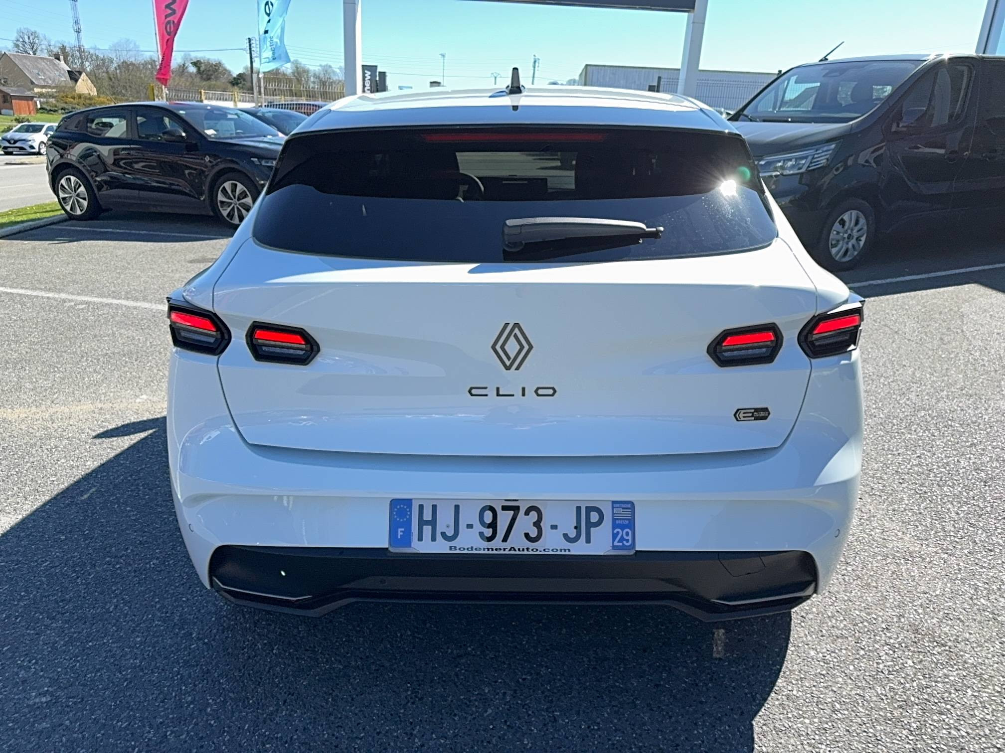Vente en ligne Renault Clio 6 Clio E-Tech full hybrid 160 ch au prix de 29 300 €