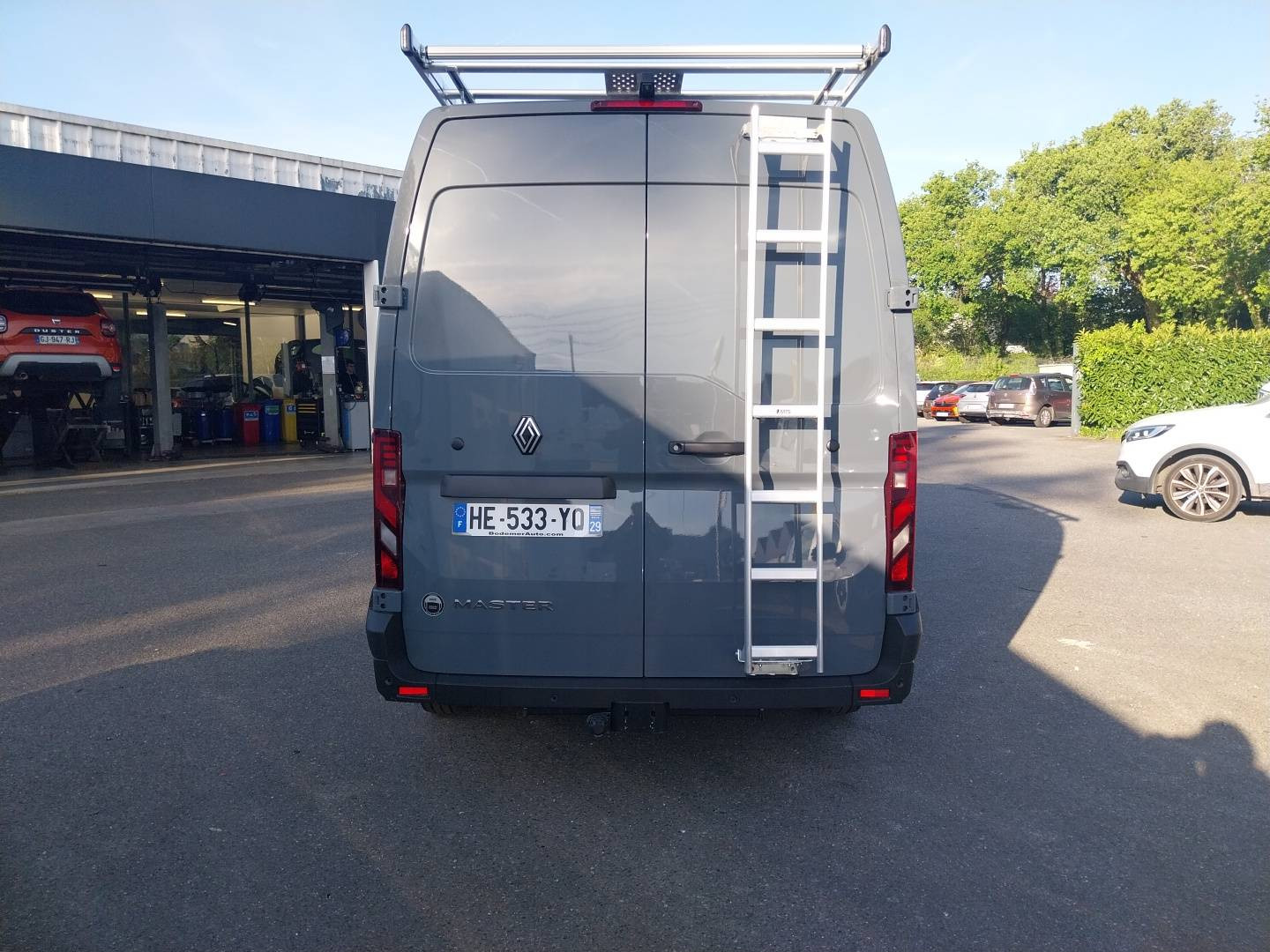 Vente en ligne Renault Master Fourgon MASTER FG BLUE DCI 170 L2H2 3T5 TR AUTO au prix de 46 400 €