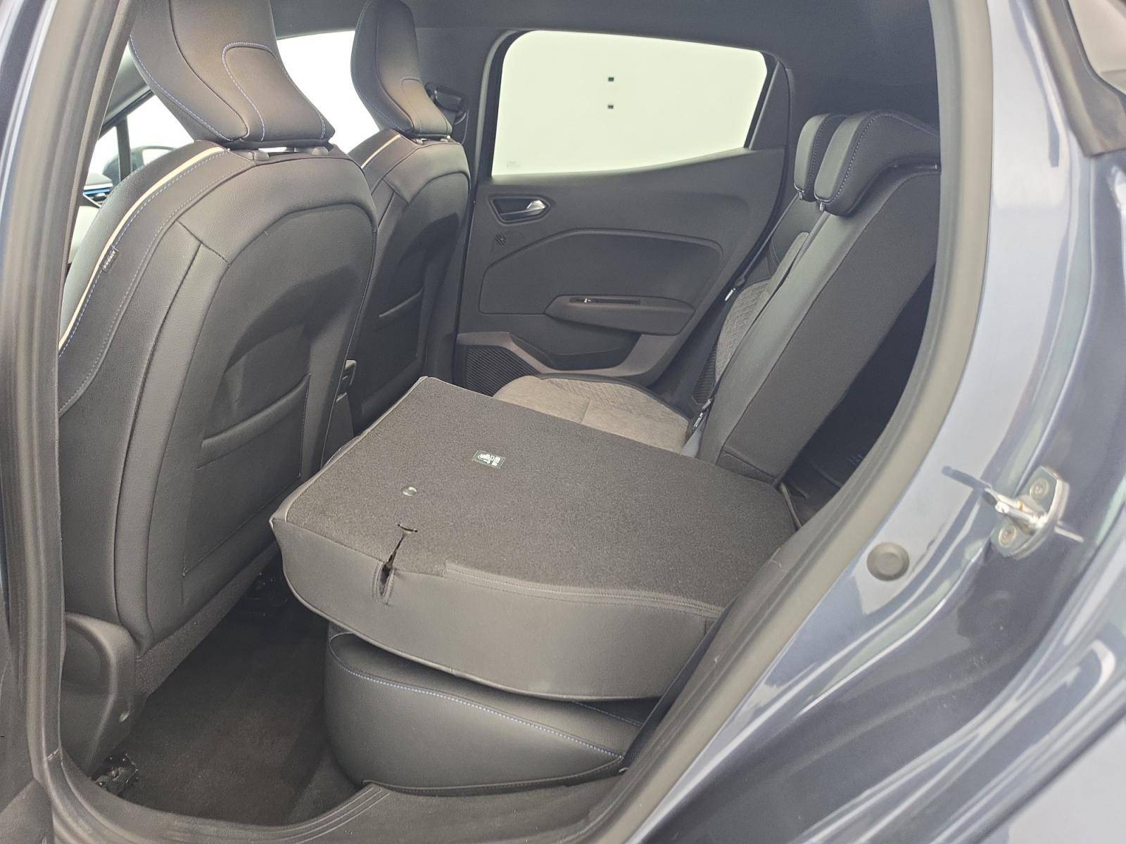 Vente en ligne Renault Clio 5 Clio E-Tech 140 - 21 au prix de 15 840 €