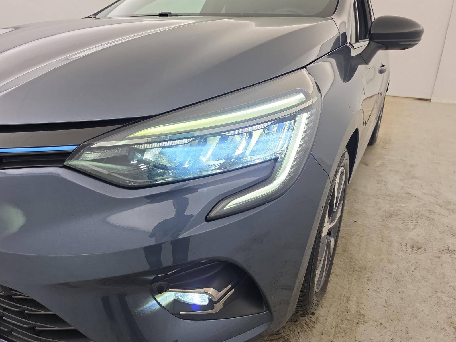 Vente en ligne Renault Clio 5 Clio E-Tech 140 - 21 au prix de 15 840 €