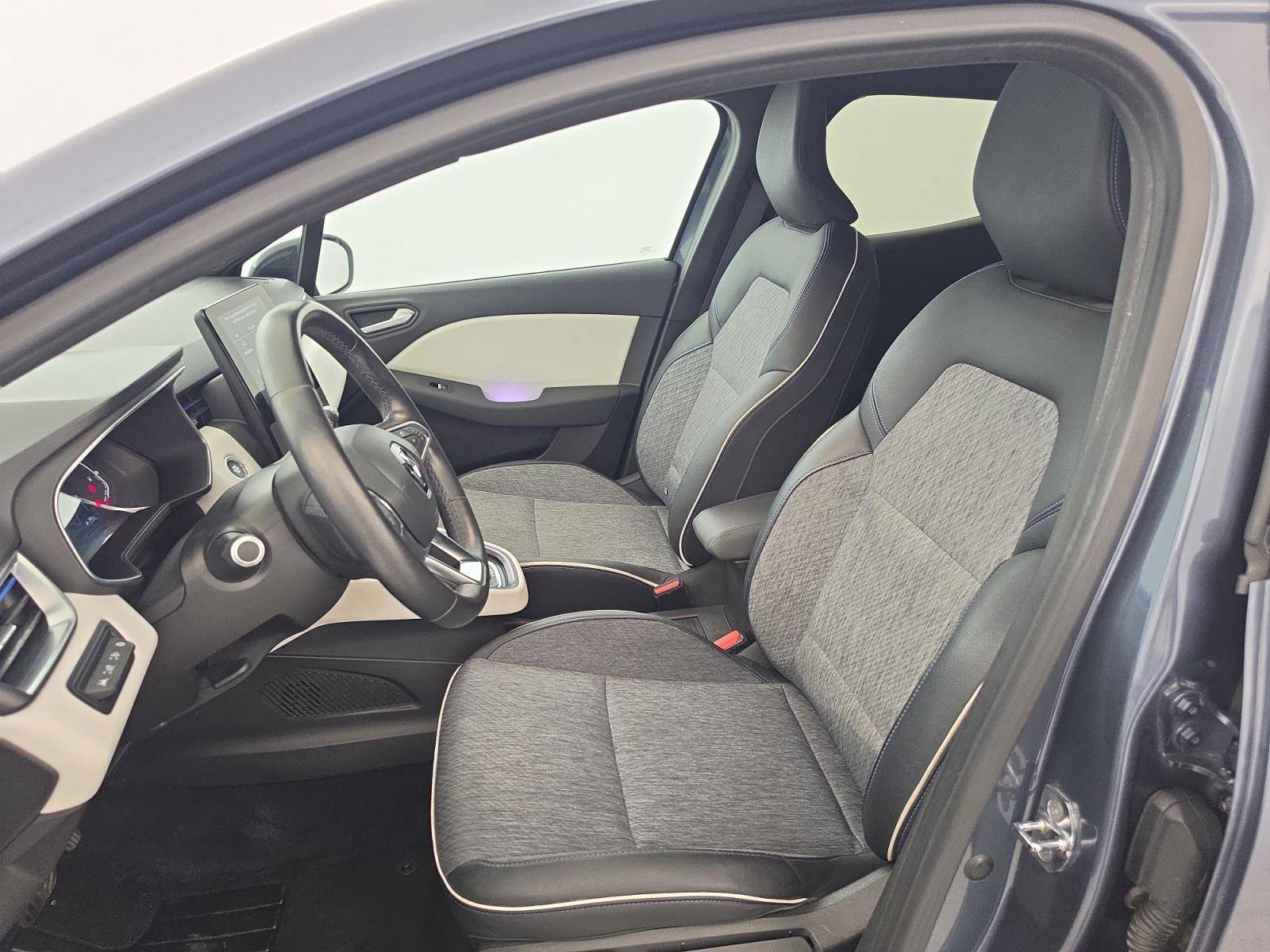 Vente en ligne Renault Clio 5 Clio E-Tech 140 - 21 au prix de 15 840 €