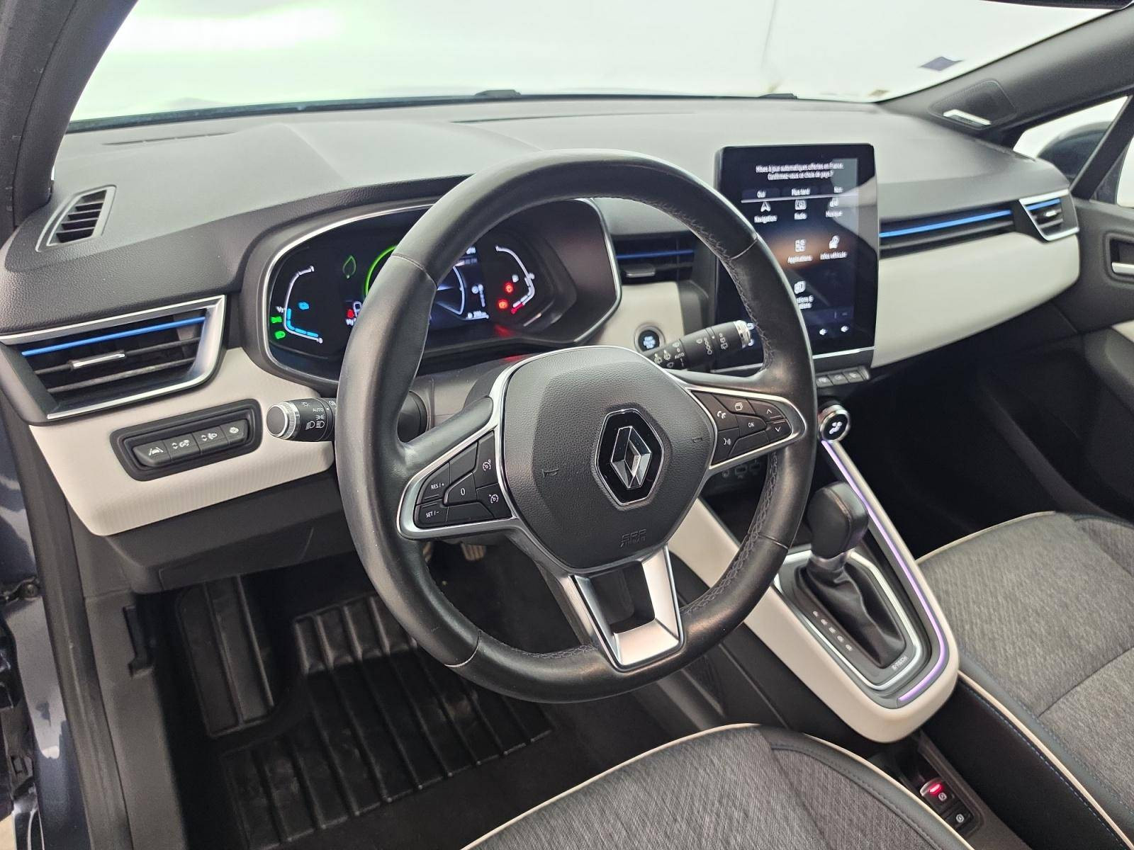 Vente en ligne Renault Clio 5 Clio E-Tech 140 - 21 au prix de 15 840 €