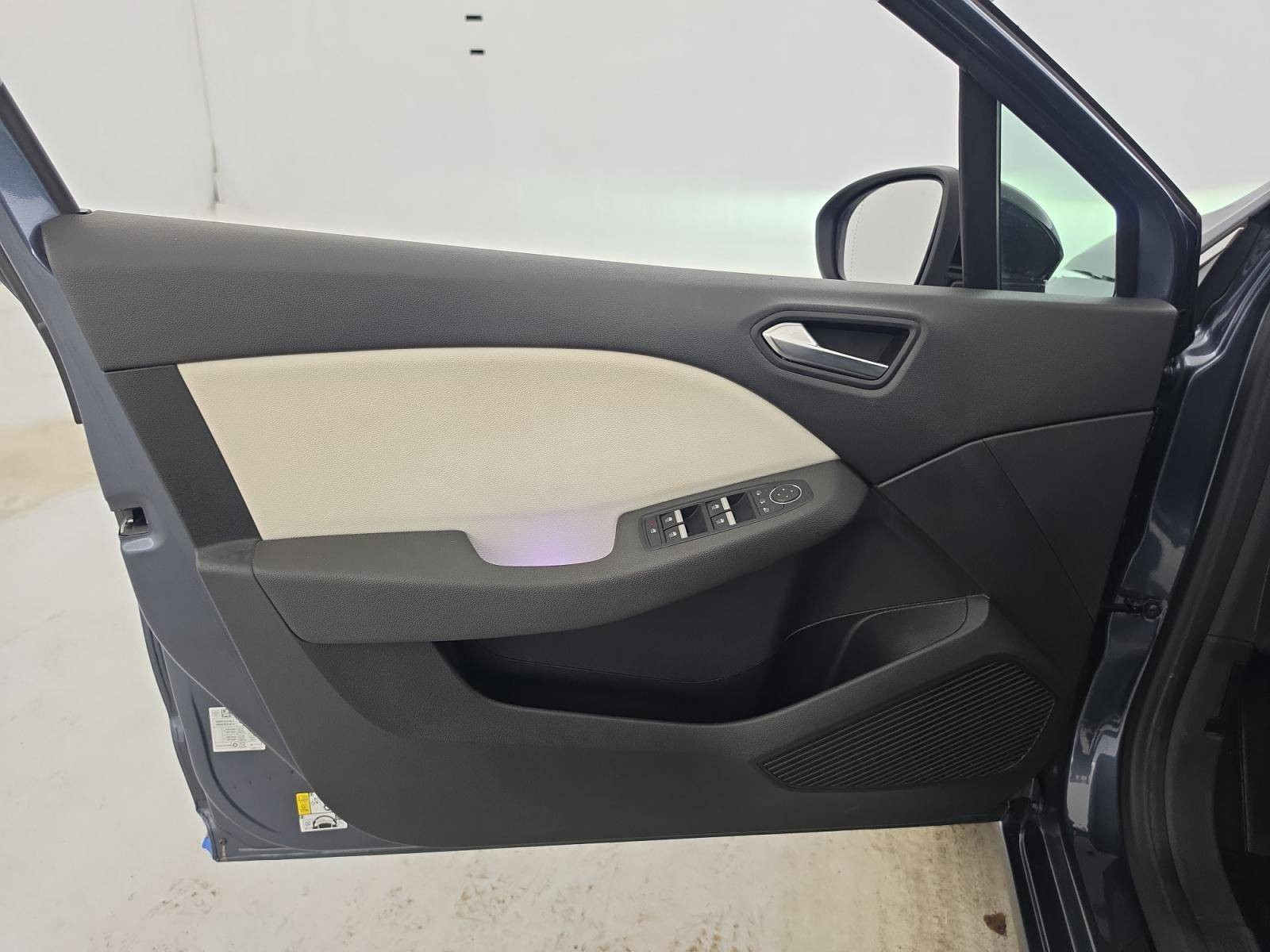 Vente en ligne Renault Clio 5 Clio E-Tech 140 - 21 au prix de 15 840 €