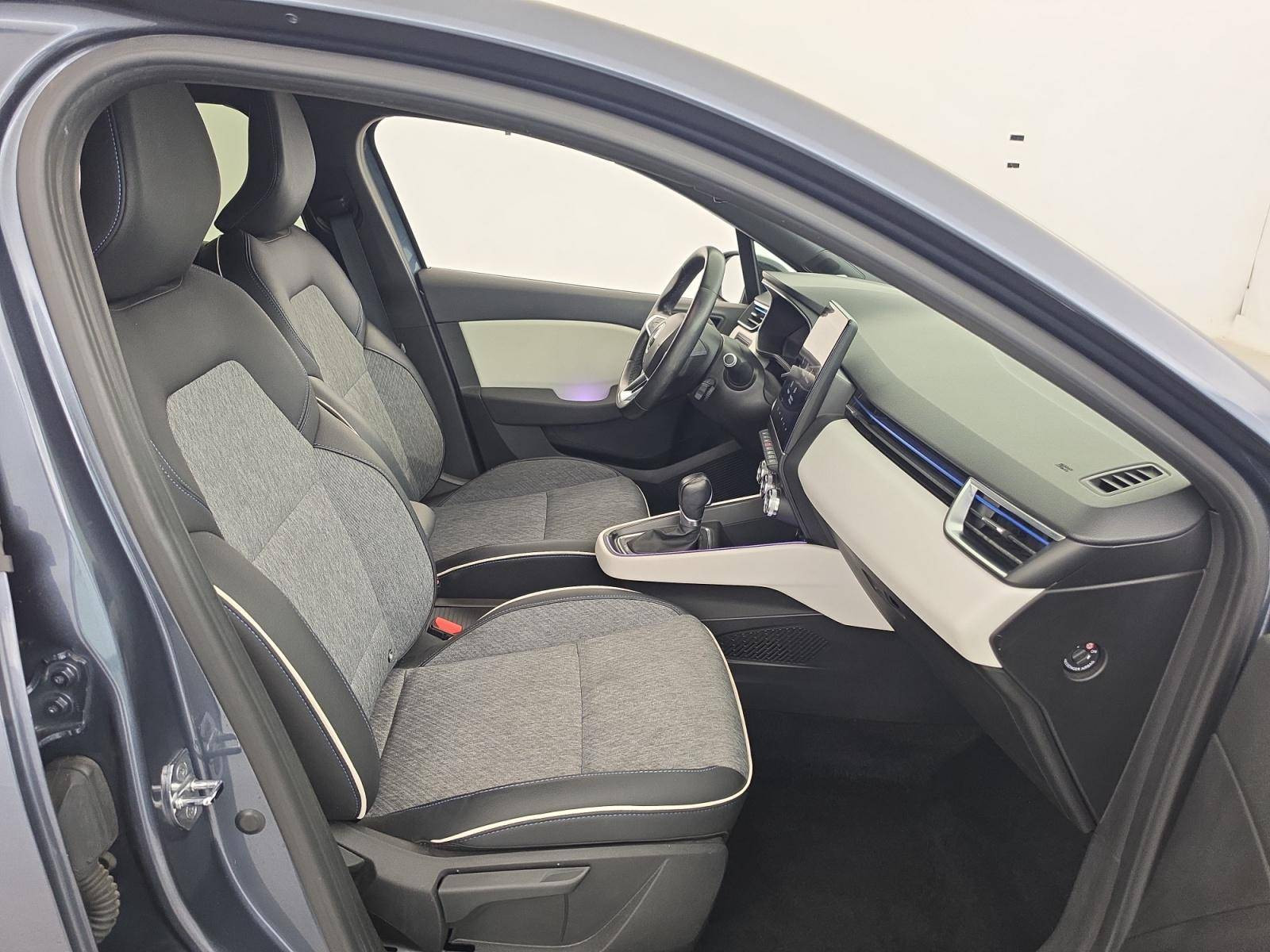 Vente en ligne Renault Clio 5 Clio E-Tech 140 - 21 au prix de 15 840 €