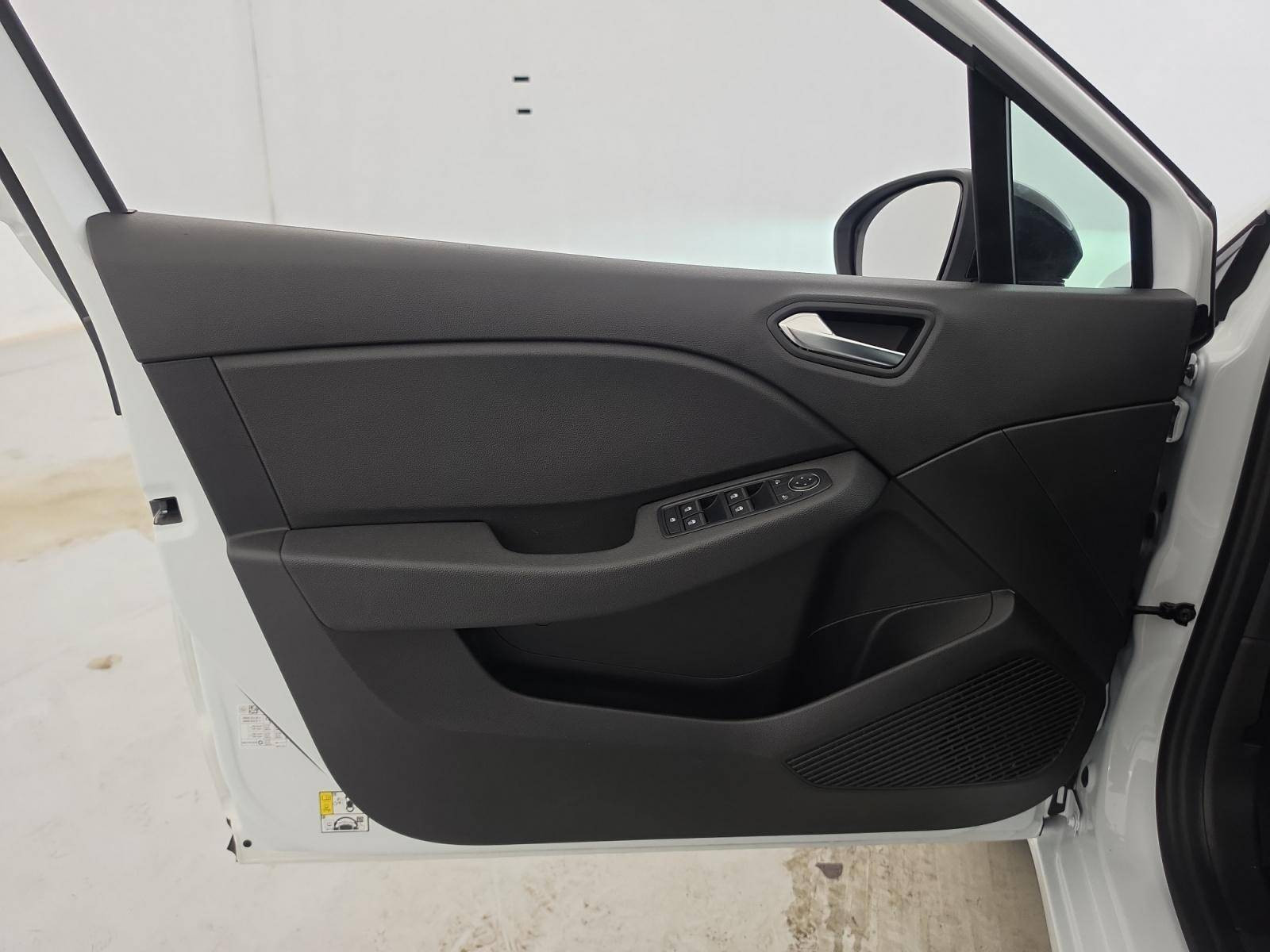 Vente en ligne Renault Clio 5 Clio E-Tech full hybrid 145 ch GSR2 au prix de 18 990 €