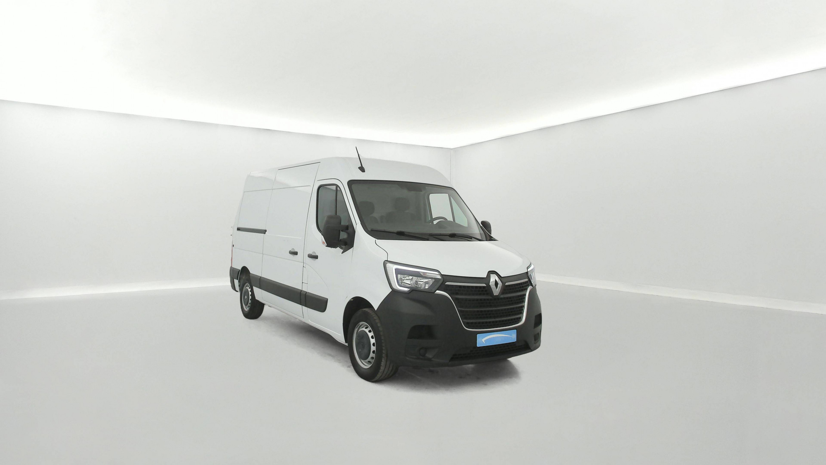 Vente en ligne Renault Master Fourgon MASTER FGN TRAC F3500 L2H2 BLUE DCI 135 au prix de 21 990 €