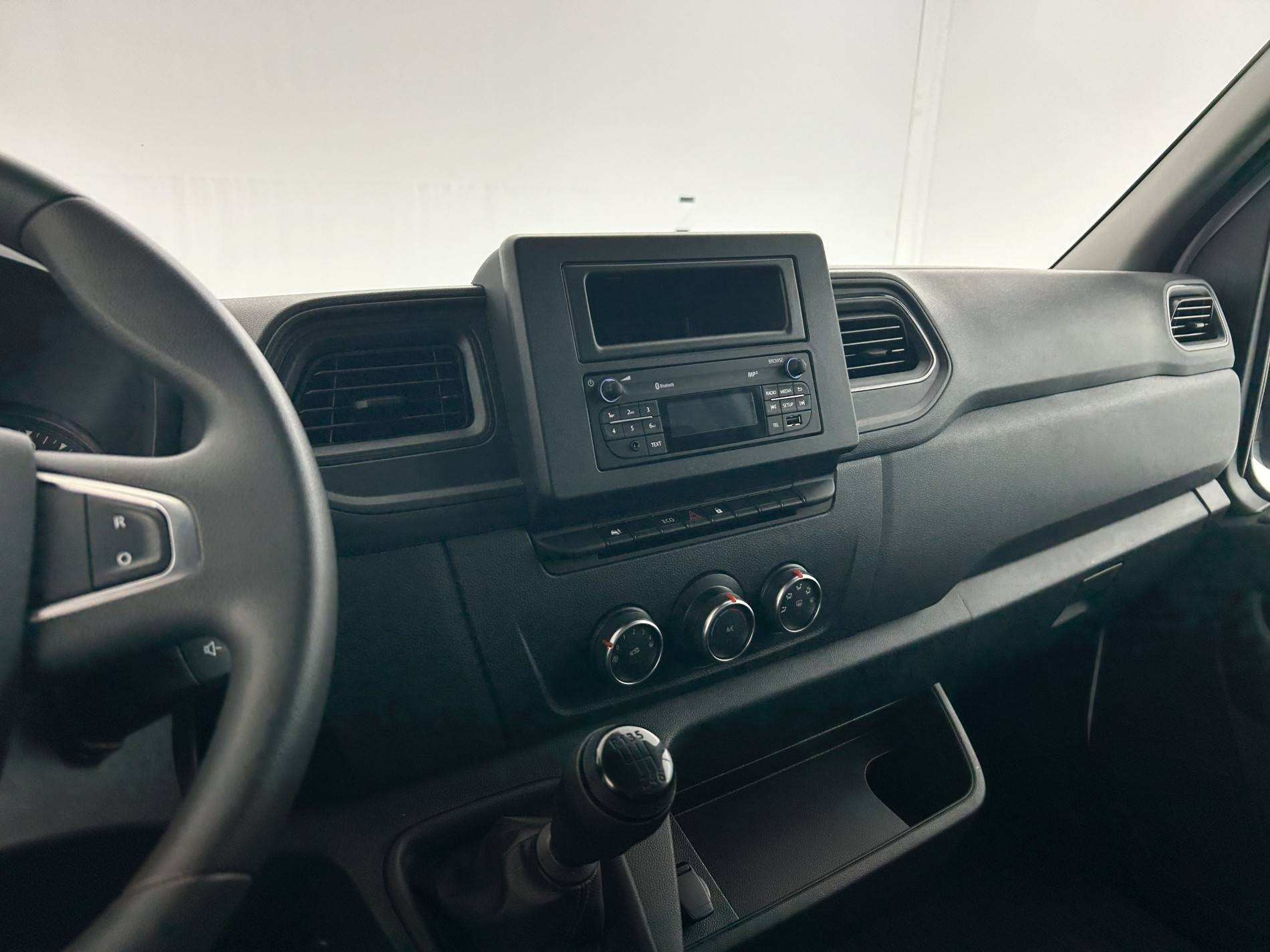 Vente en ligne Renault Master Fourgon MASTER FGN TRAC F3500 L2H2 BLUE DCI 135 au prix de 21 990 €