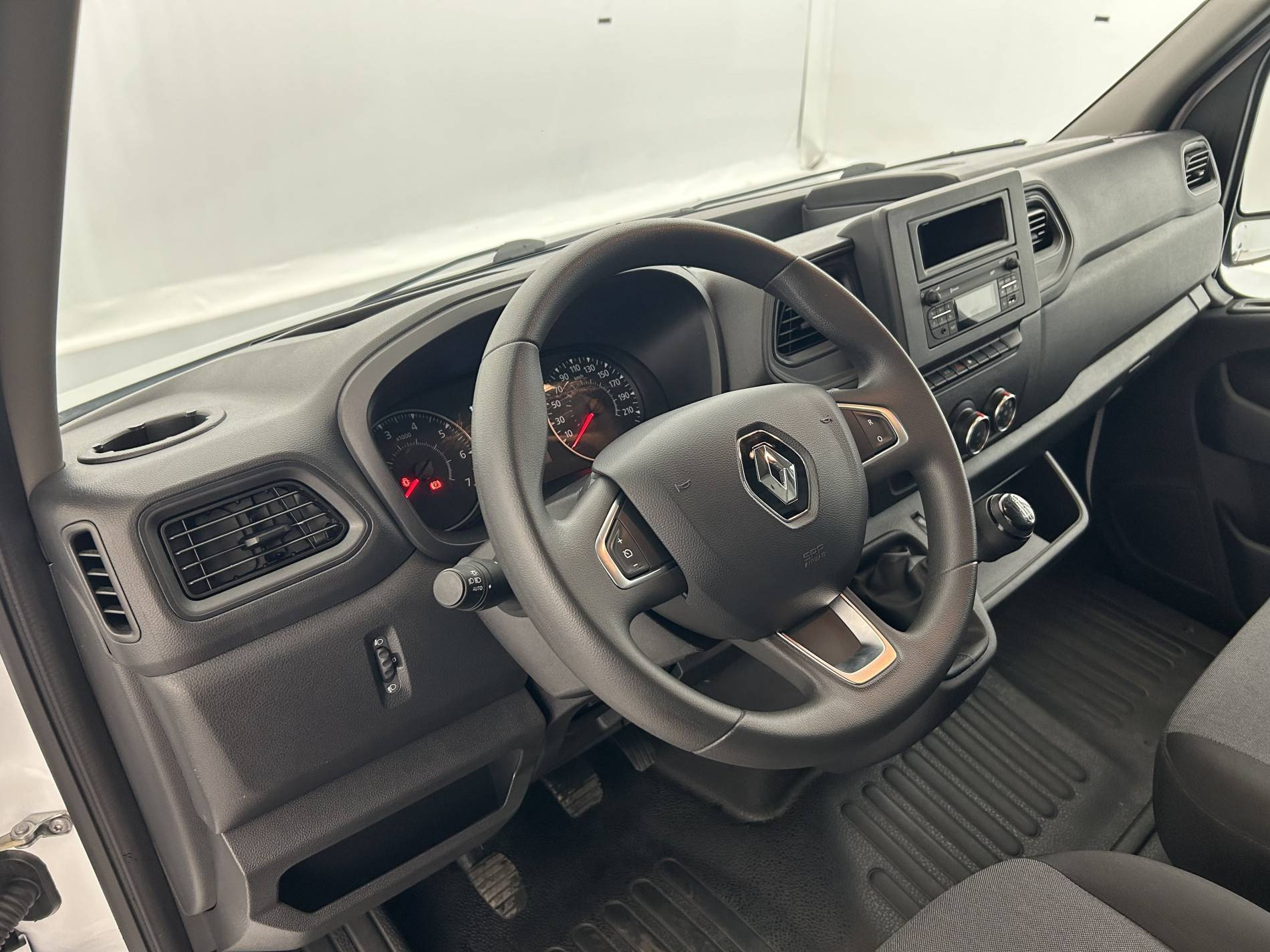 Vente en ligne Renault Master Fourgon MASTER FGN TRAC F3500 L2H2 BLUE DCI 135 au prix de 21 990 €