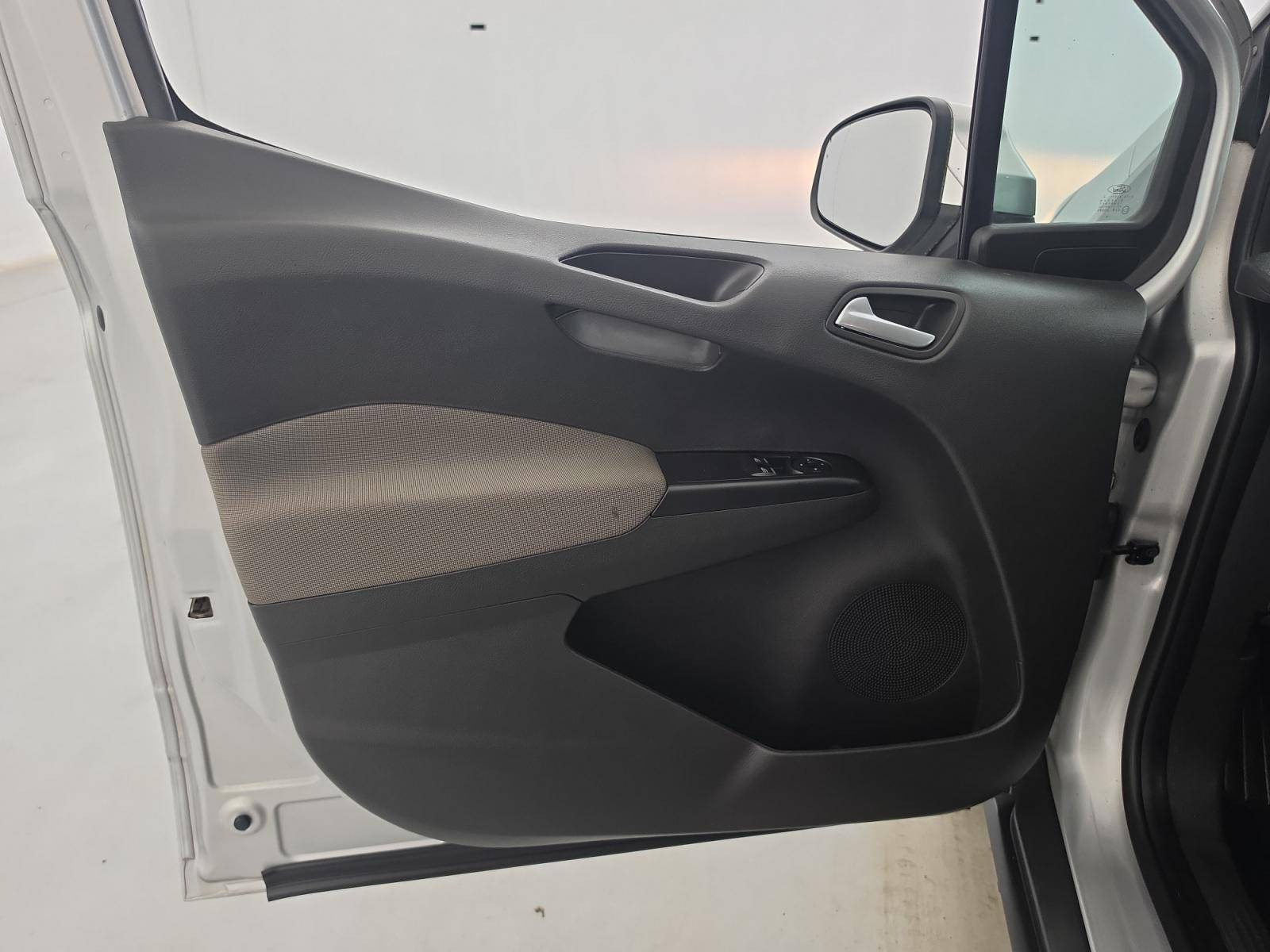 Vente en ligne Ford Tourneo Courier  1.5 TDCI 100 BV6 S&S au prix de 13 990 €