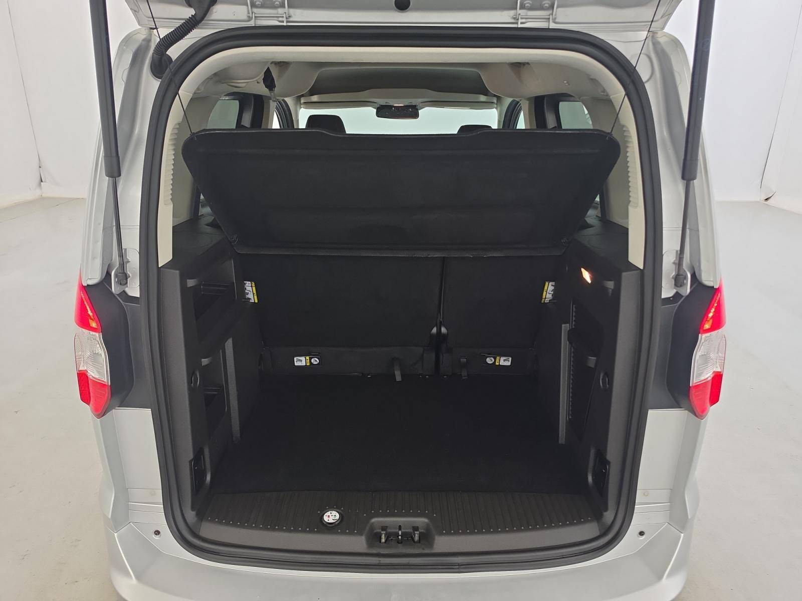 Vente en ligne Ford Tourneo Courier  1.5 TDCI 100 BV6 S&S au prix de 13 990 €