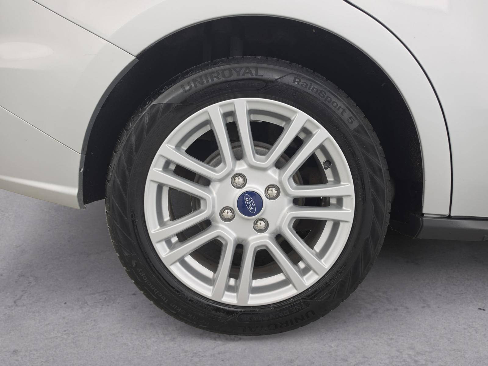 Vente en ligne Ford Tourneo Courier  1.5 TDCI 100 BV6 S&S au prix de 13 990 €