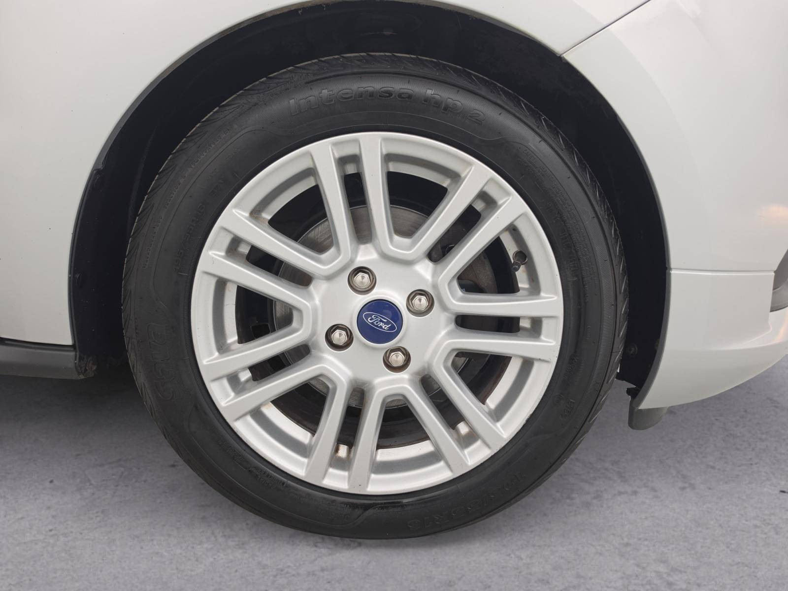 Vente en ligne Ford Tourneo Courier  1.5 TDCI 100 BV6 S&S au prix de 13 990 €