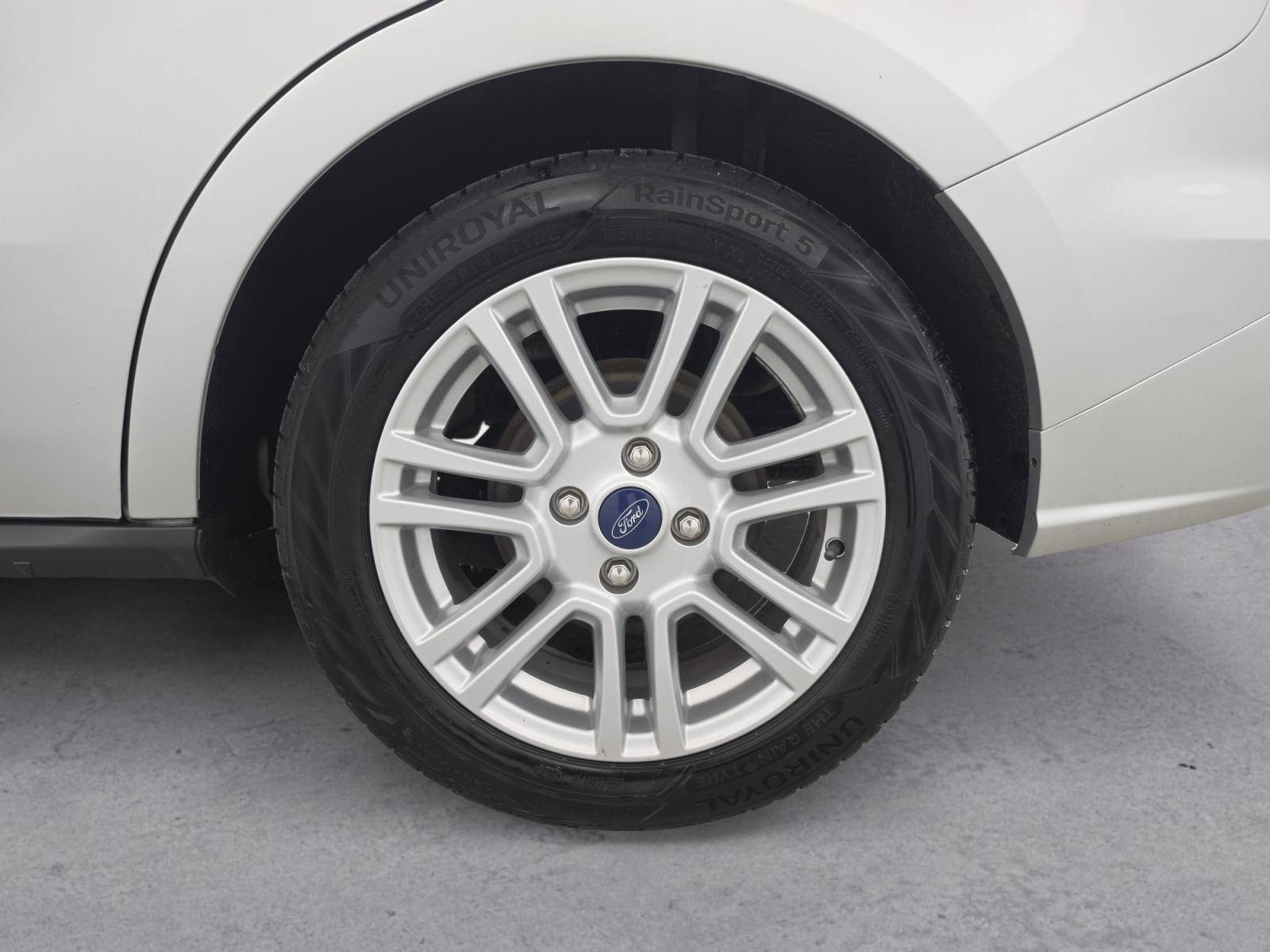 Vente en ligne Ford Tourneo Courier  1.5 TDCI 100 BV6 S&S au prix de 13 990 €