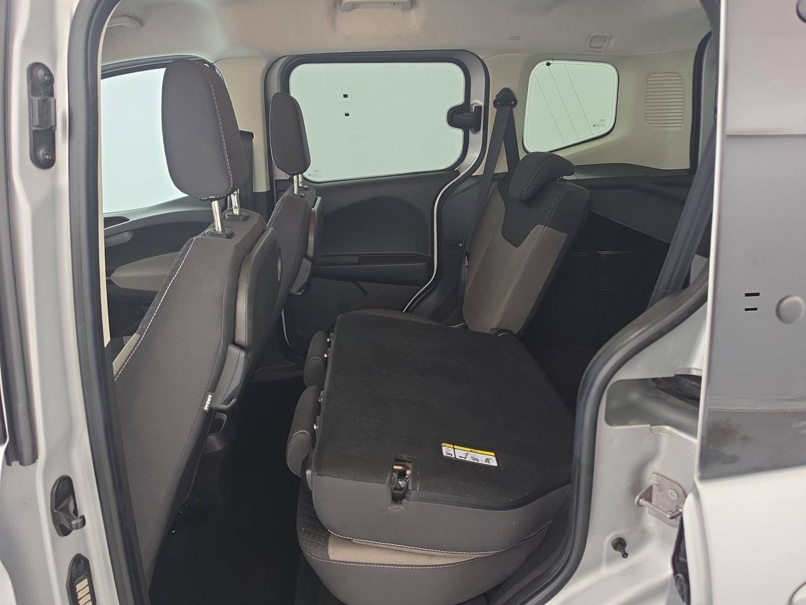 Vente en ligne Ford Tourneo Courier  1.5 TDCI 100 BV6 S&S au prix de 13 990 €