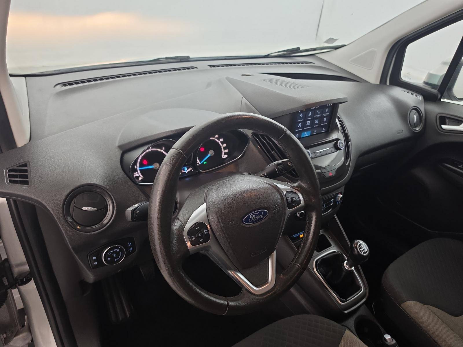Vente en ligne Ford Tourneo Courier  1.5 TDCI 100 BV6 S&S au prix de 13 990 €