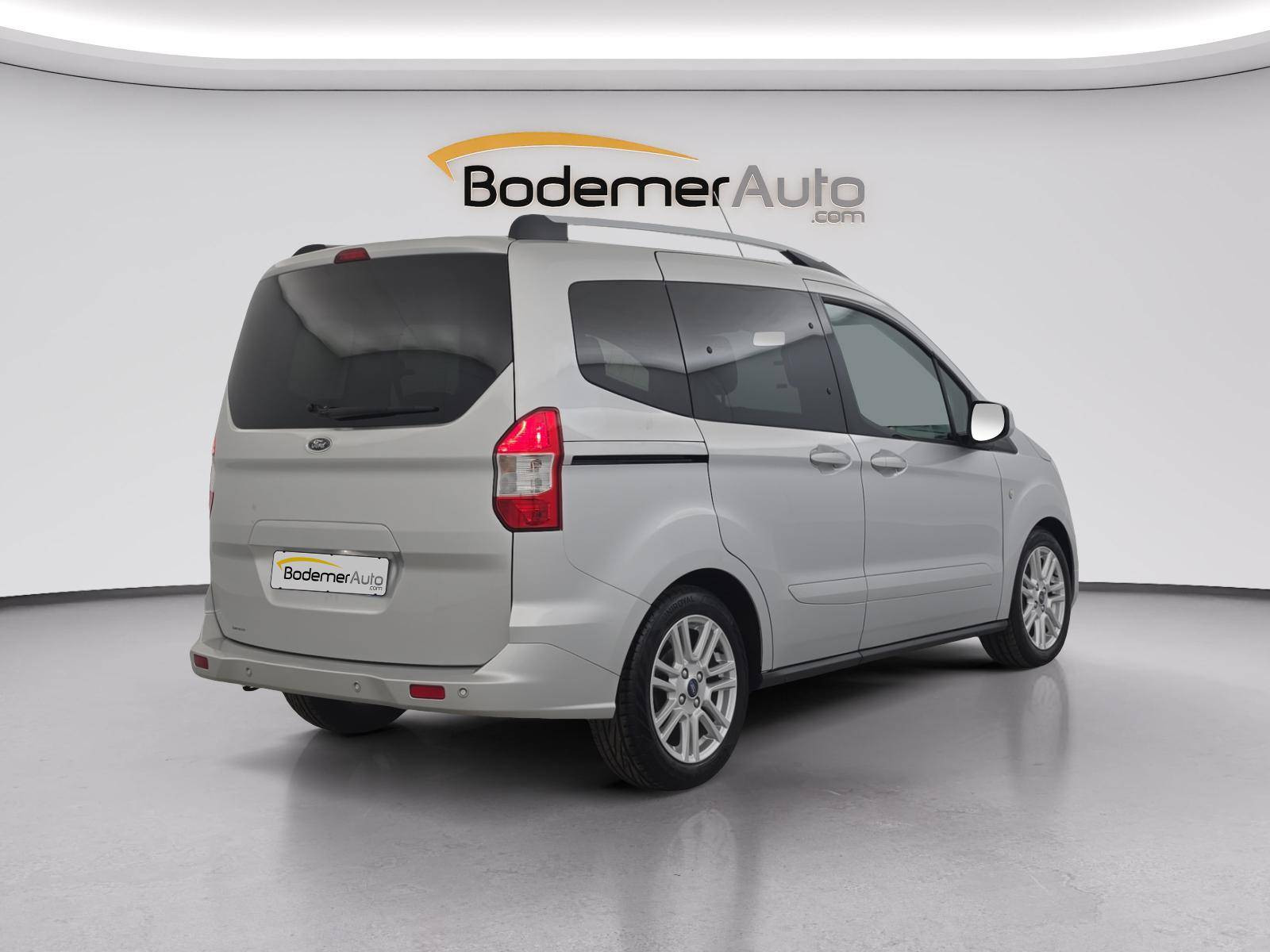 Vente en ligne Ford Tourneo Courier  1.5 TDCI 100 BV6 S&S au prix de 13 990 €