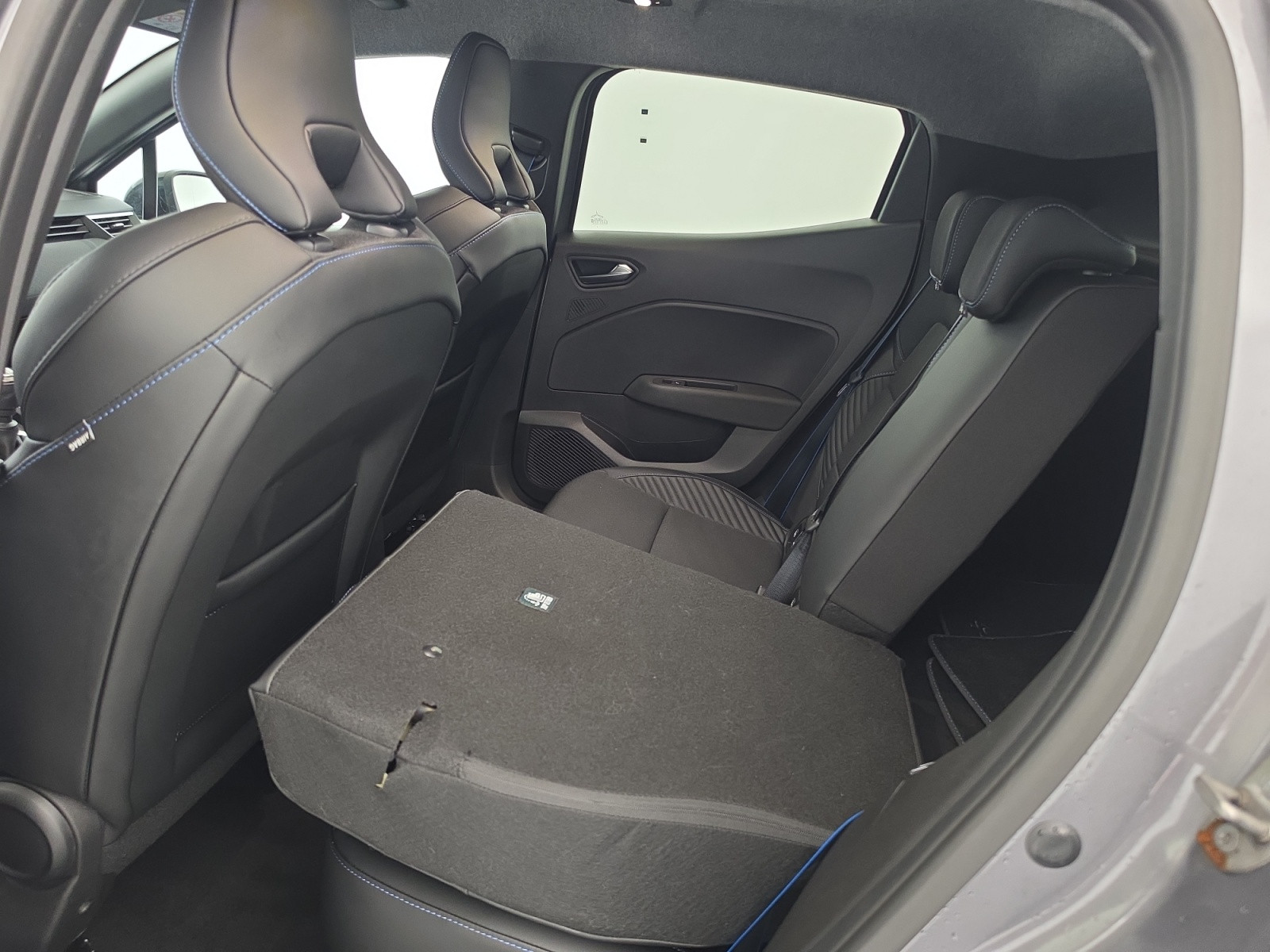 Vente en ligne Renault Clio 5 Clio TCe 90 au prix de 17 990 €