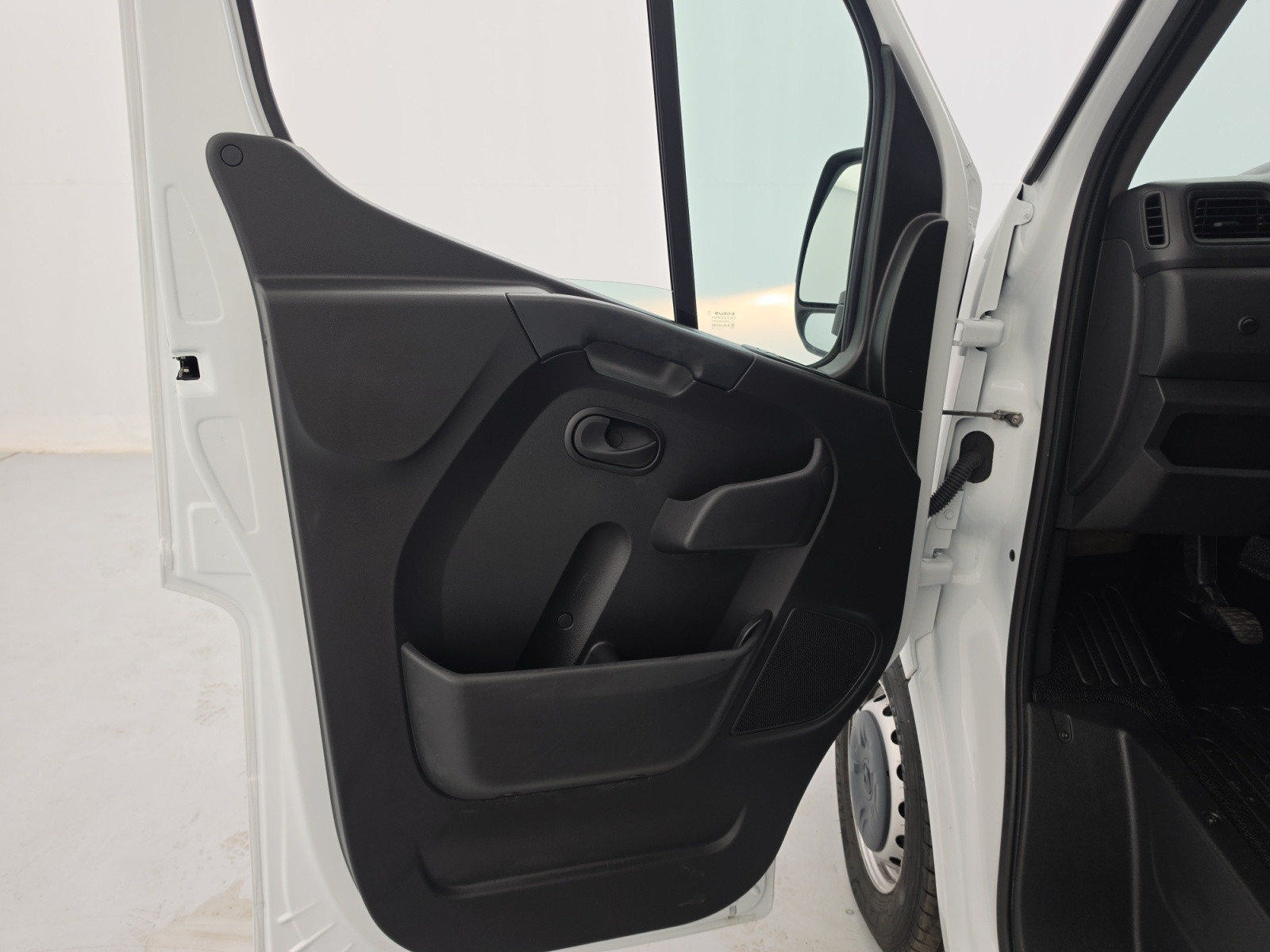 Vente en ligne Renault Master 3 Châssis Cabine MASTER TRAC F3500 BLUE DCI 145 EURO VI GRAND VOLUME 20M au prix de 28 900 €
