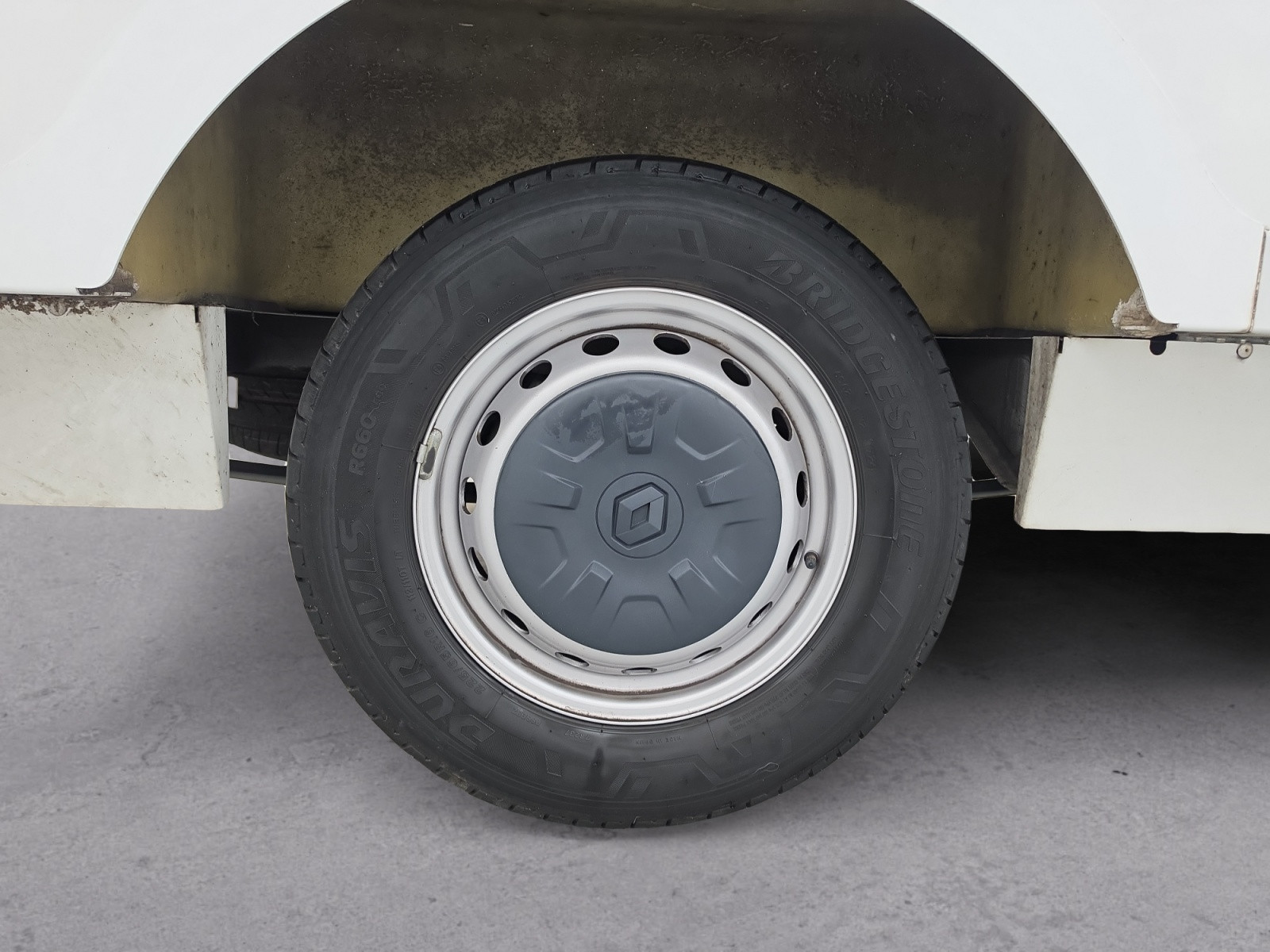 Vente en ligne Renault Master 3 Châssis Cabine MASTER TRAC F3500 BLUE DCI 145 EURO VI GRAND VOLUME 20M au prix de 28 900 €
