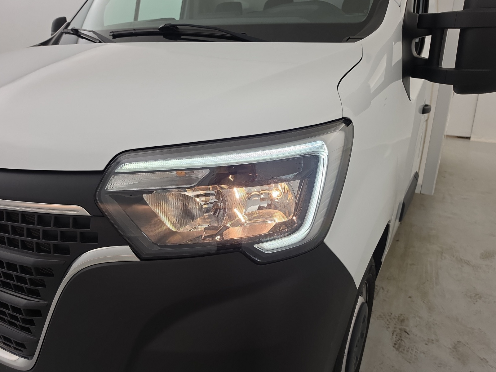 Vente en ligne Renault Master 3 Châssis Cabine MASTER TRAC F3500 BLUE DCI 145 EURO VI GRAND VOLUME 20M au prix de 28 900 €