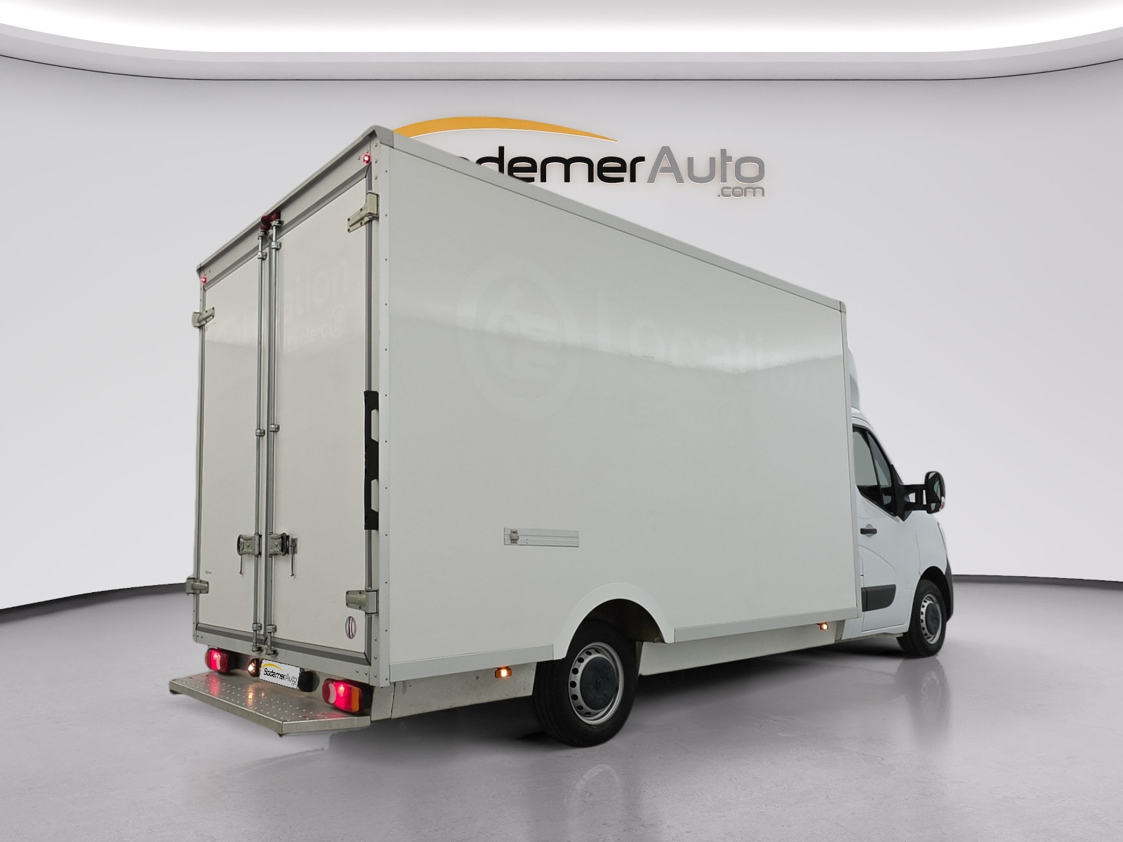Vente en ligne Renault Master 3 Châssis Cabine MASTER TRAC F3500 BLUE DCI 145 EURO VI GRAND VOLUME 20M au prix de 28 900 €