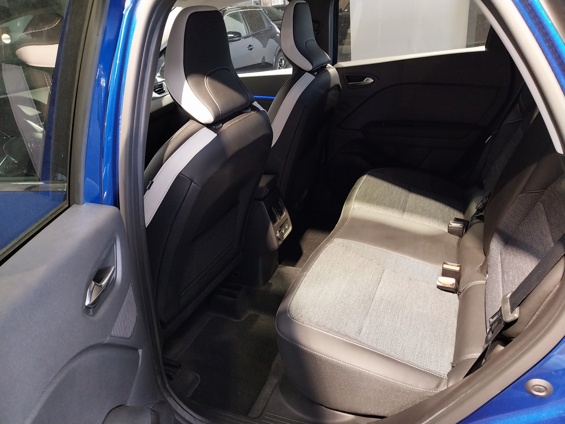 Vente en ligne Renault Captur  mild hybrid 140 au prix de 18 990 €