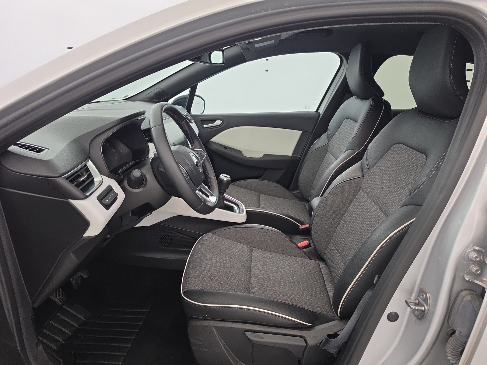 Vente en ligne Renault Clio 5 Clio TCe 90 au prix de 14 990 €