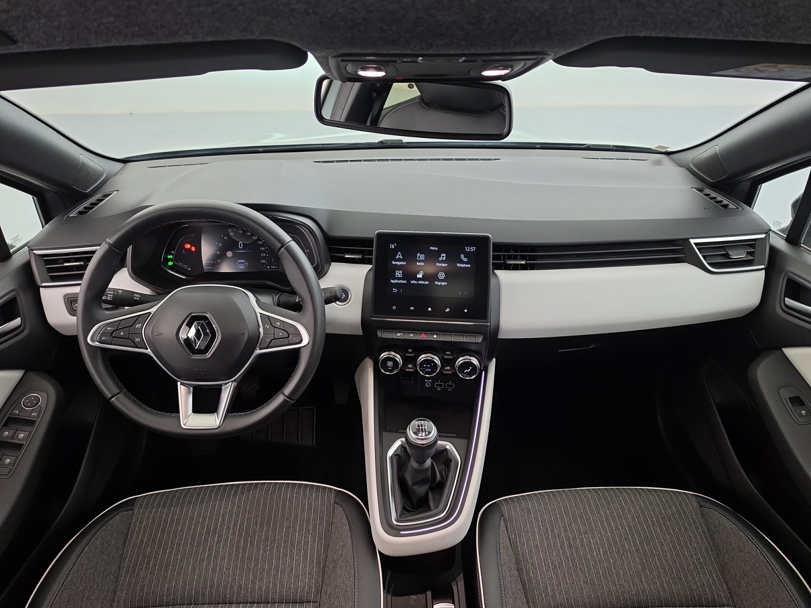 Vente en ligne Renault Clio 5 Clio TCe 90 au prix de 14 990 €