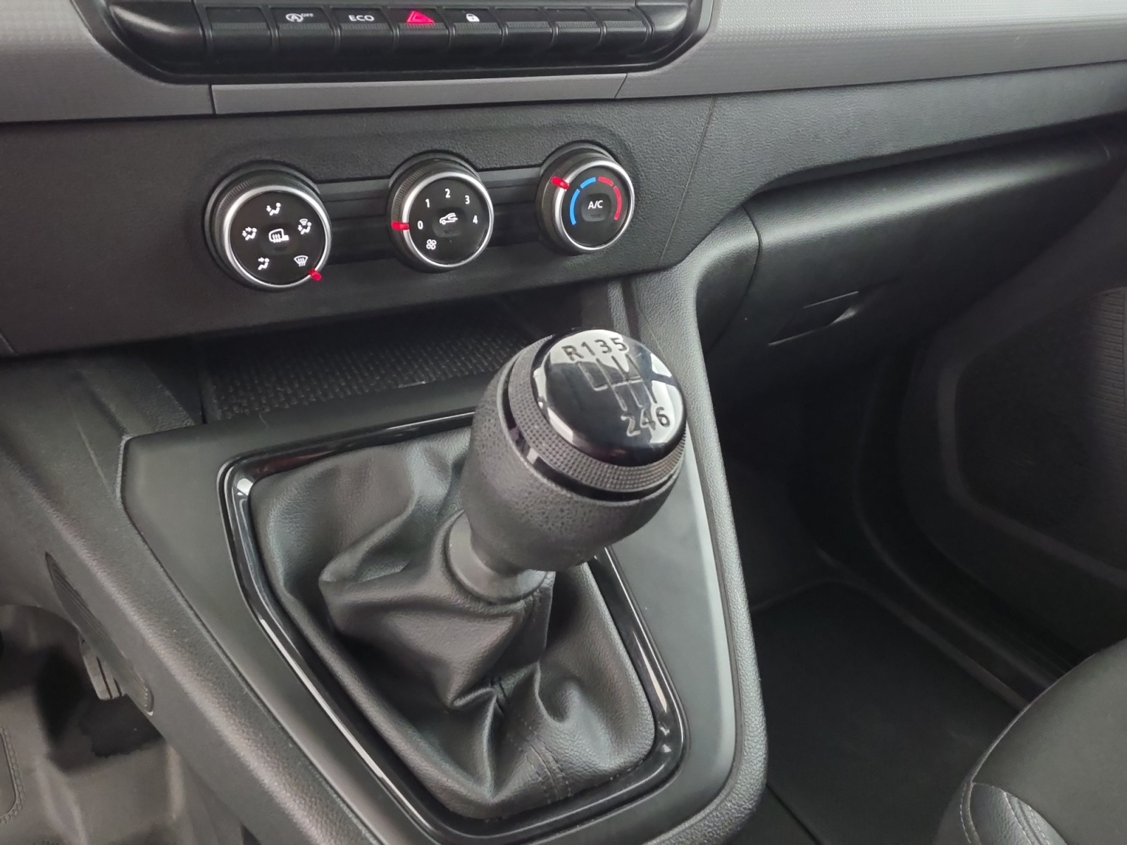 Vente en ligne Renault Kangoo Van  BLUE DCI 95 au prix de 14 990 €