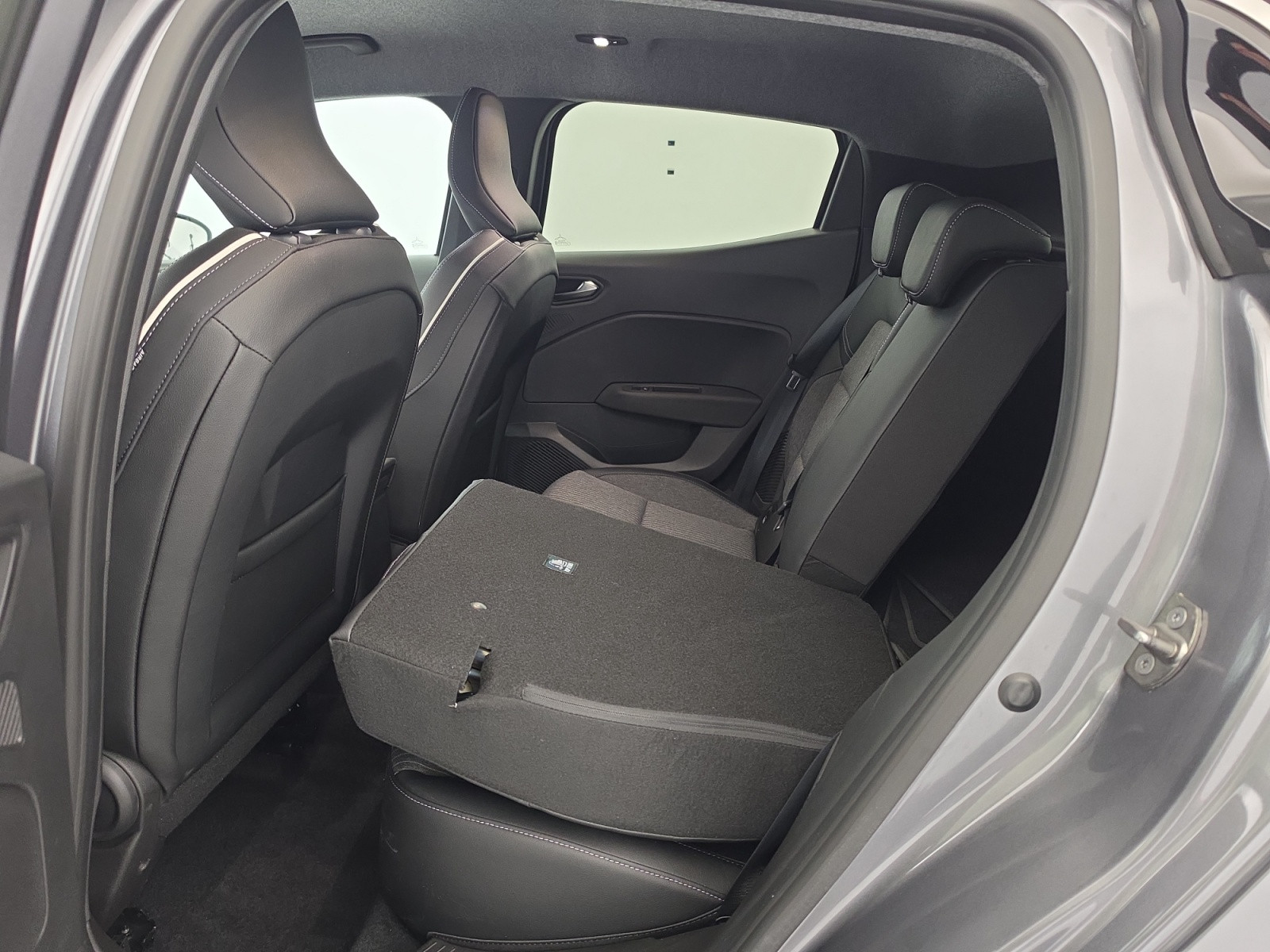 Vente en ligne Renault Clio 5 Clio E-Tech full hybrid 145 au prix de 18 890 €