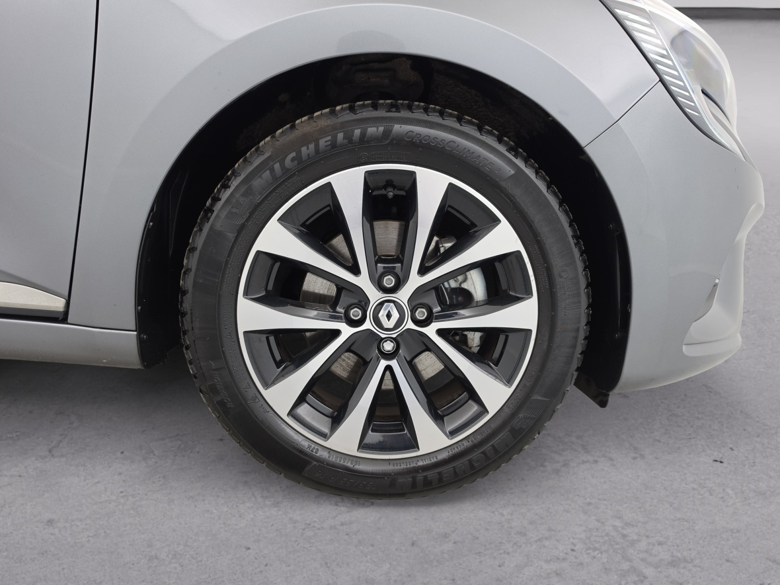 Vente en ligne Renault Clio 5 Clio E-Tech full hybrid 145 au prix de 18 890 €