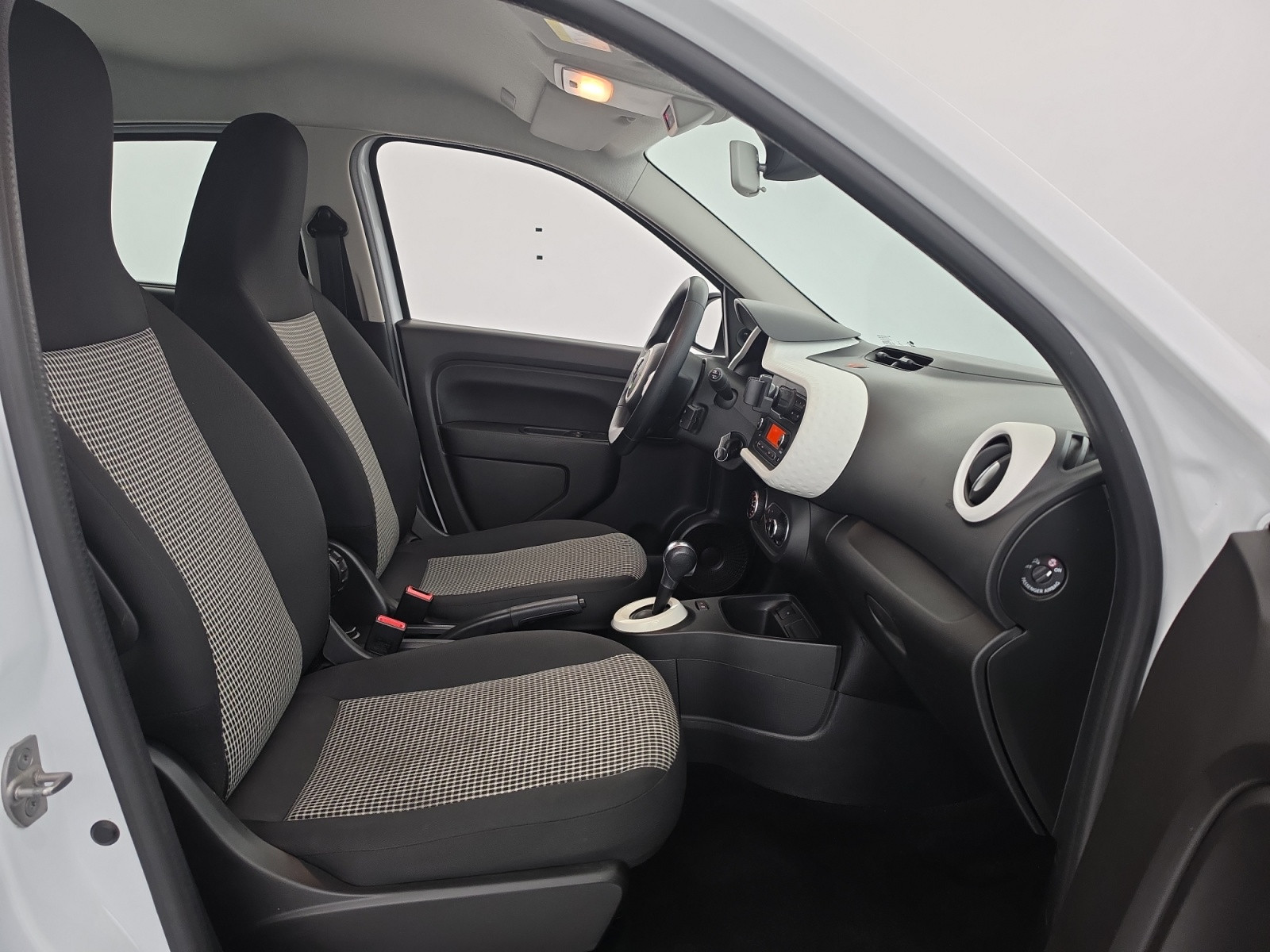 Vente en ligne Renault Twingo Electrique Twingo III E-Tech au prix de 12 990 €
