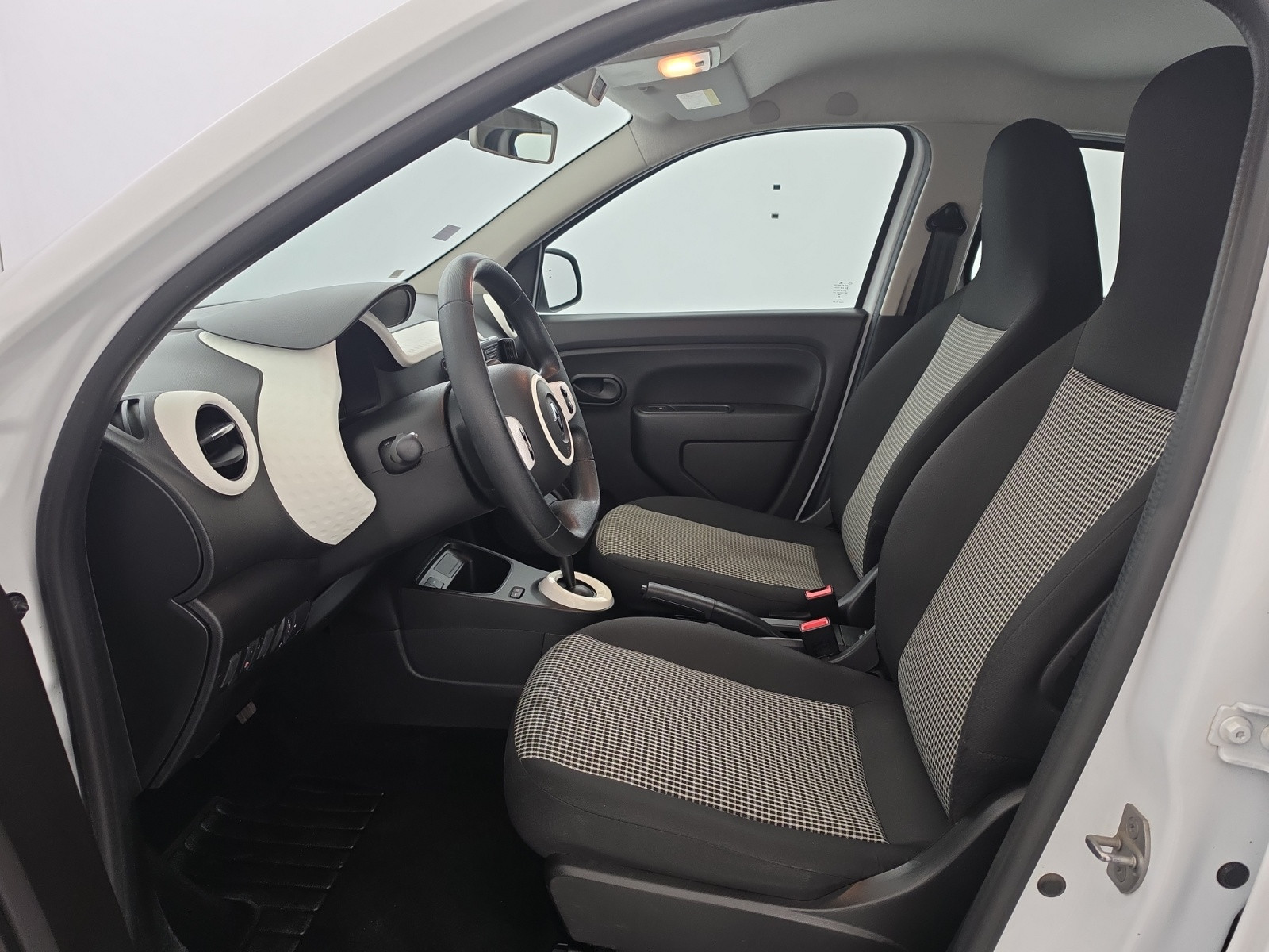 Vente en ligne Renault Twingo Electrique Twingo III E-Tech au prix de 12 990 €