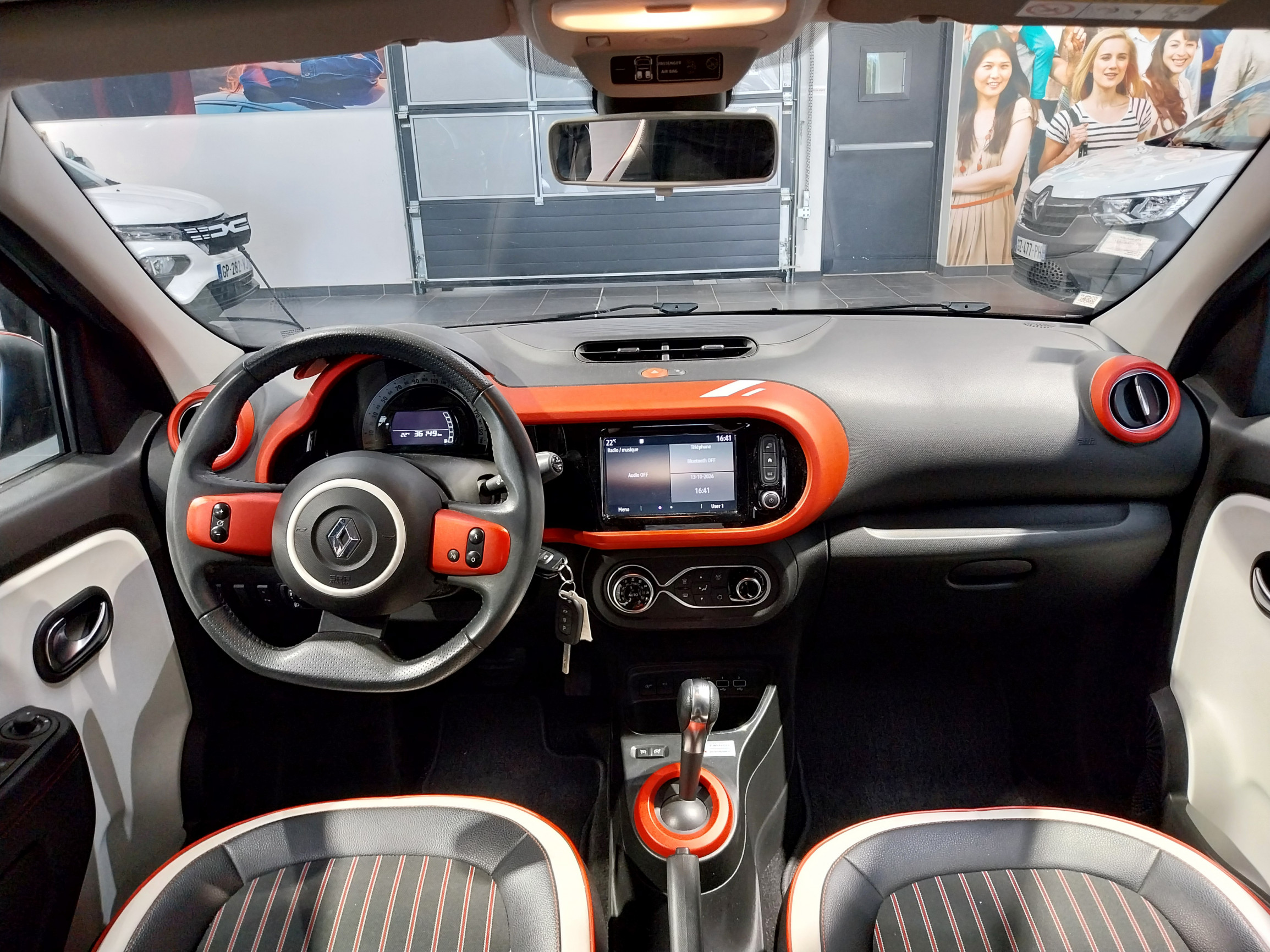 Vente en ligne Renault Twingo 3  TCe 95 EDC au prix de 13 990 €