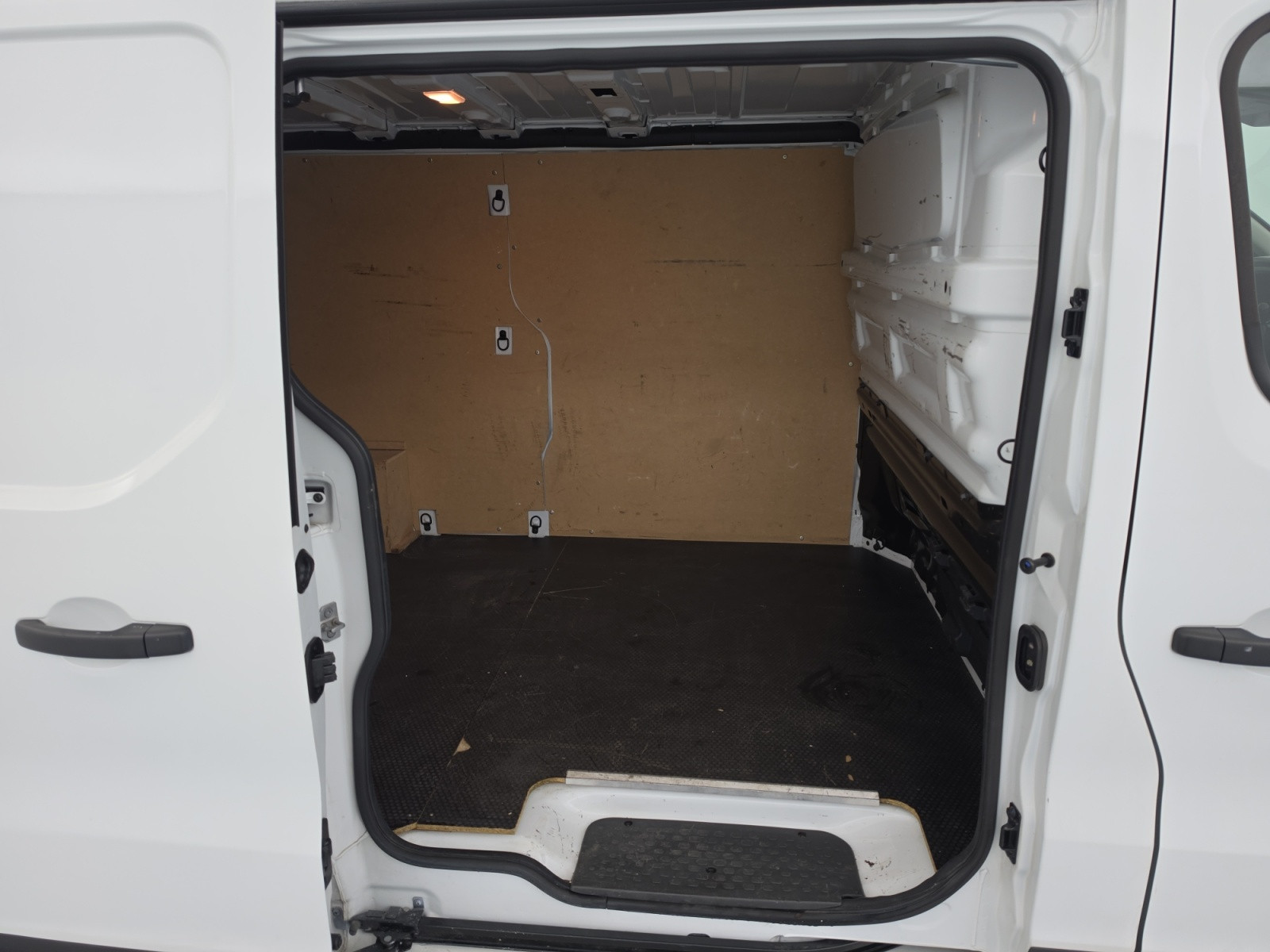 Vente en ligne Renault Trafic 3 Fourgon TRAFIC FGN L2H1 3000 KG BLUE DCI 130 au prix de 22 990 €