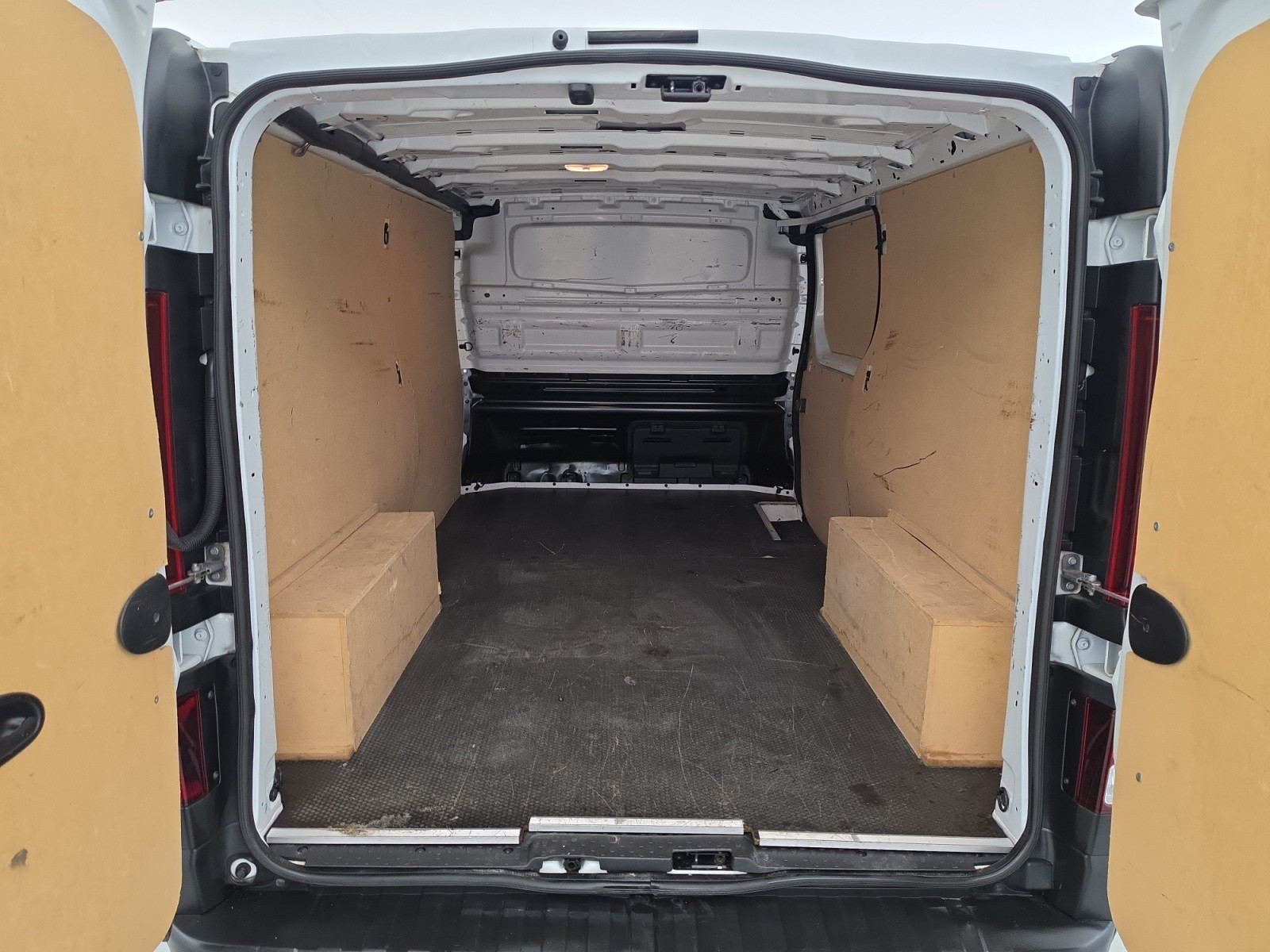 Vente en ligne Renault Trafic 3 Fourgon TRAFIC FGN L2H1 3000 KG BLUE DCI 130 au prix de 22 990 €