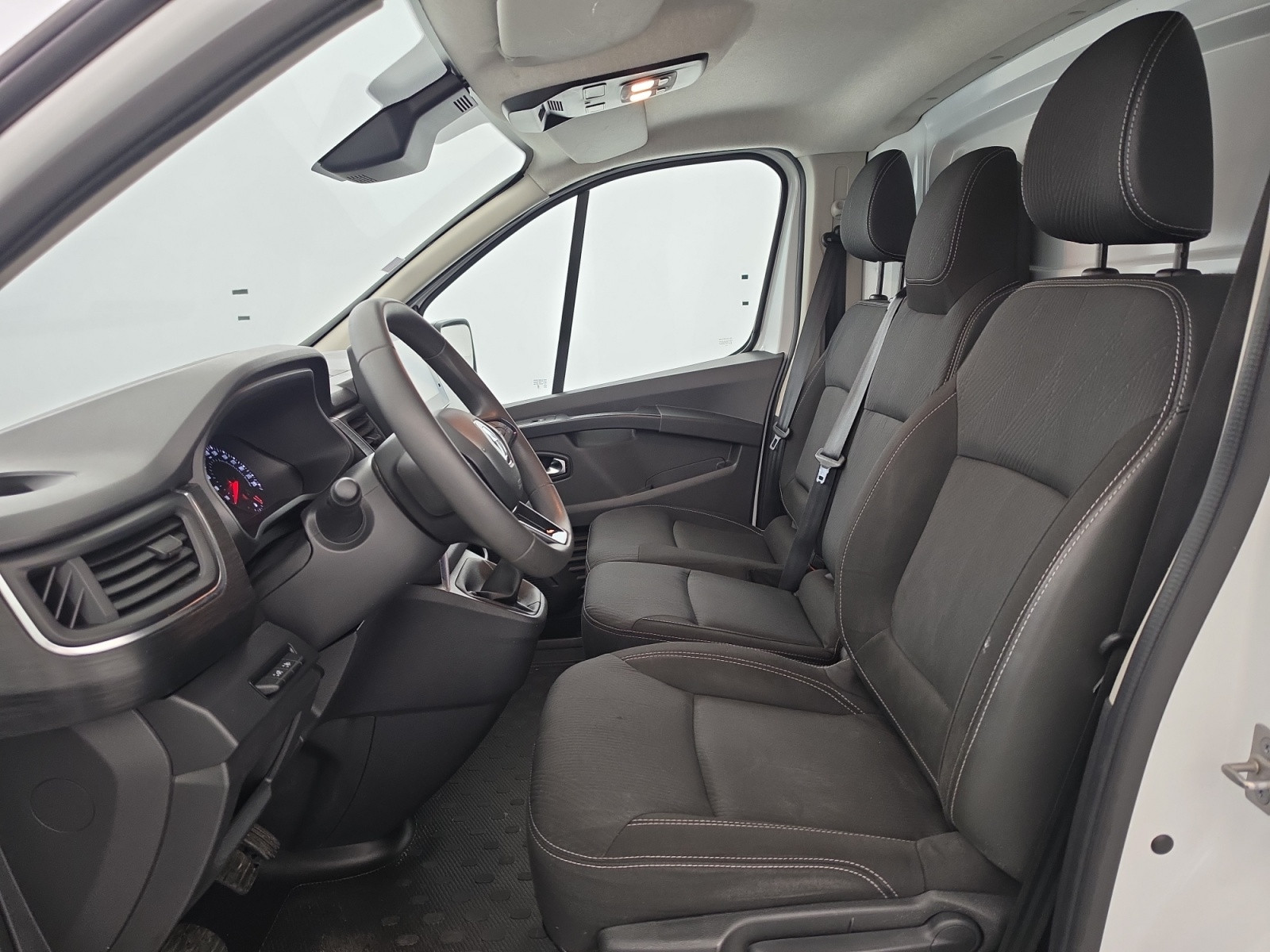 Vente en ligne Renault Trafic 3 Fourgon TRAFIC FGN L2H1 3000 KG BLUE DCI 130 au prix de 22 990 €