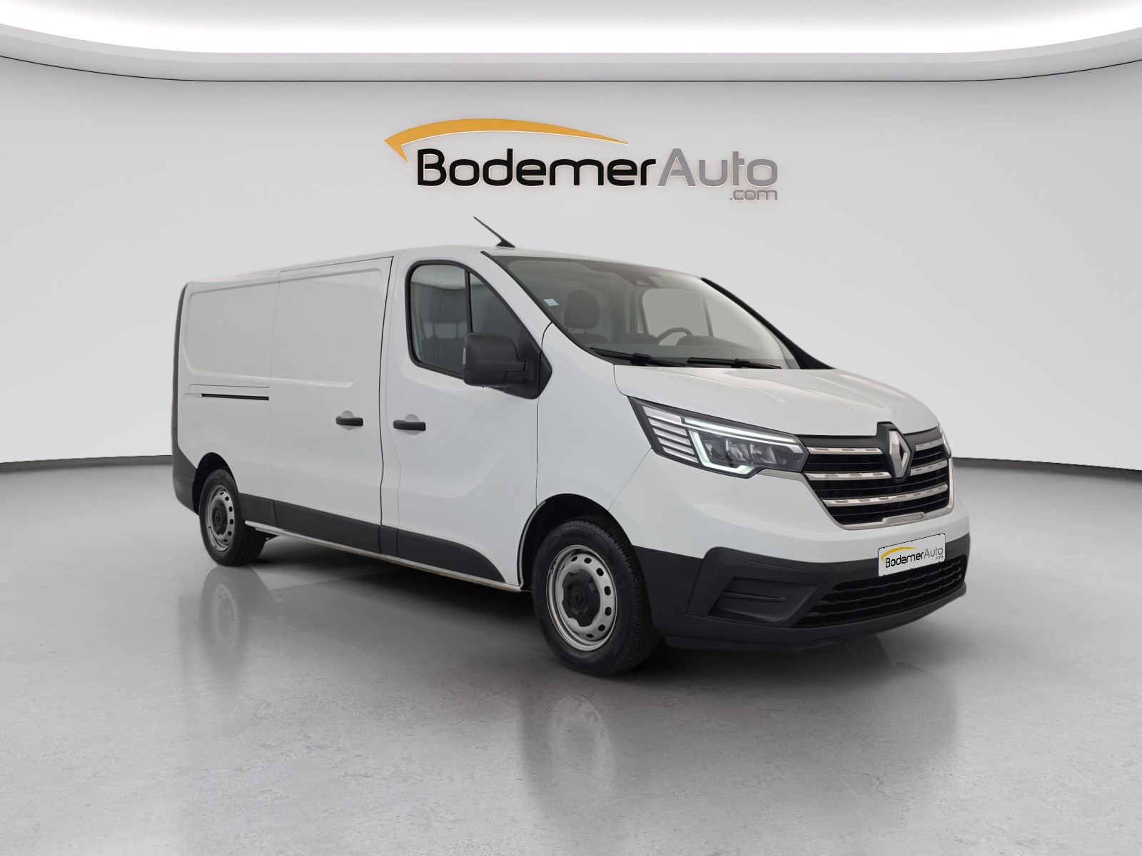 Vente en ligne Renault Trafic 3 Fourgon TRAFIC FGN L2H1 3000 KG BLUE DCI 130 au prix de 22 990 €