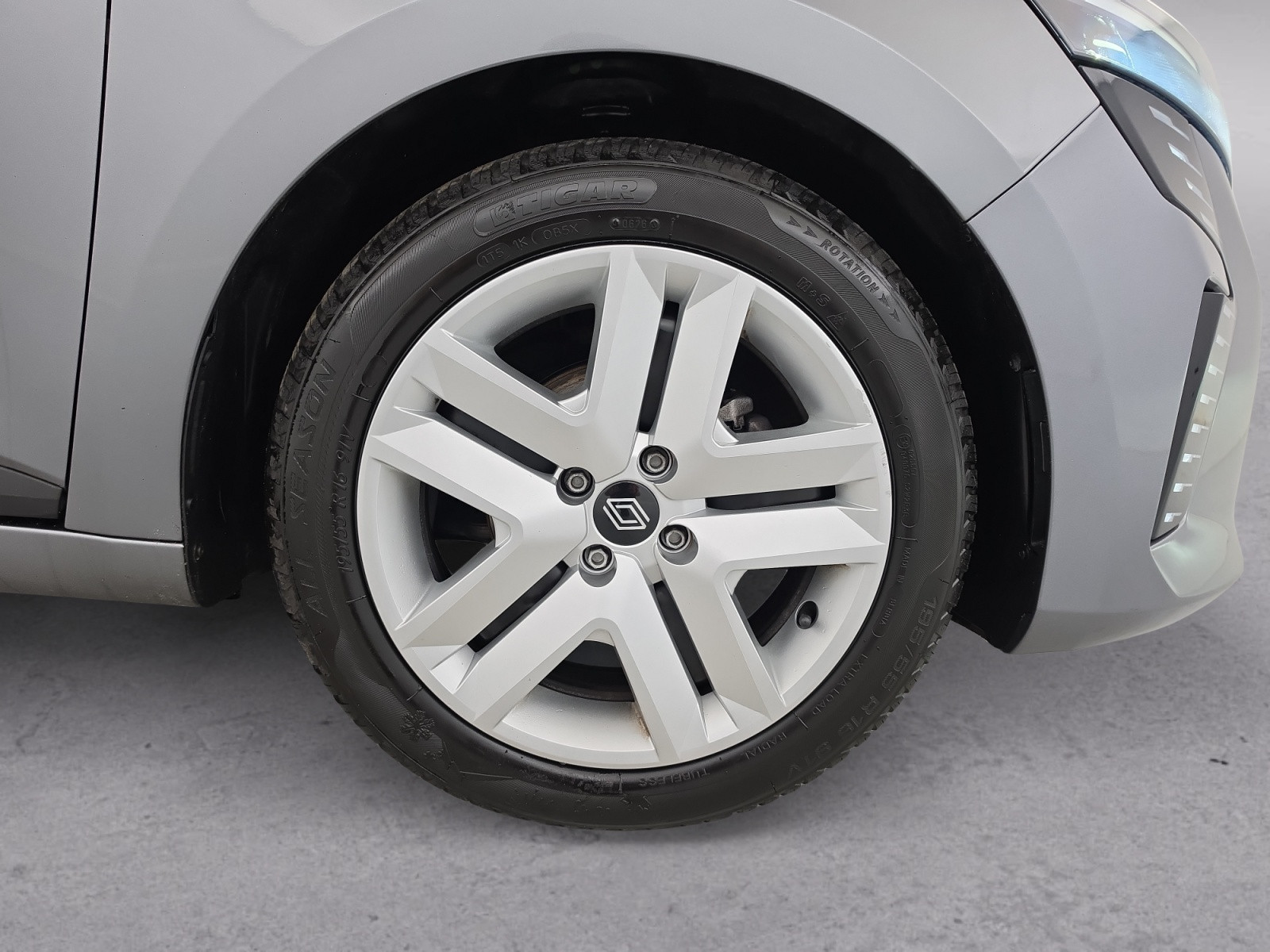 Vente en ligne Renault Clio 5 Clio TCe 90 au prix de 14 600 €