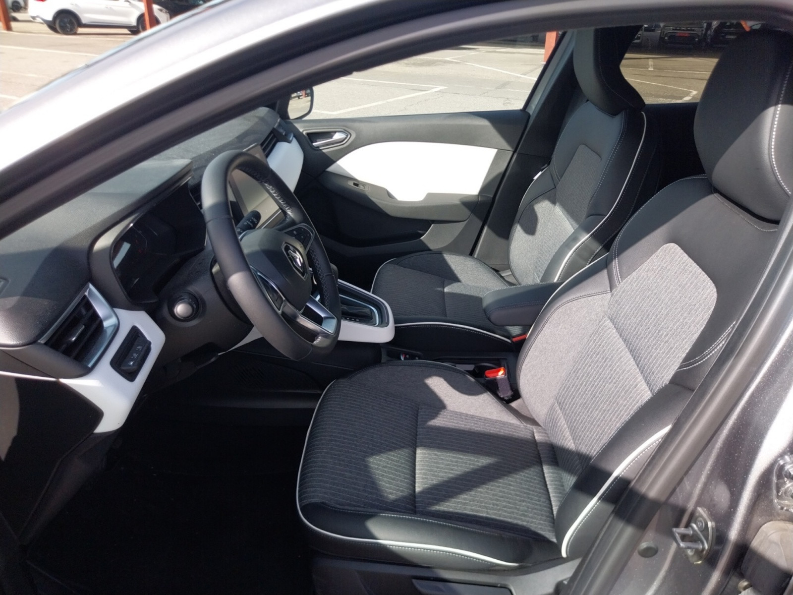 Vente en ligne Renault Clio 5 Clio E-Tech full hybrid 145 au prix de 18 890 €